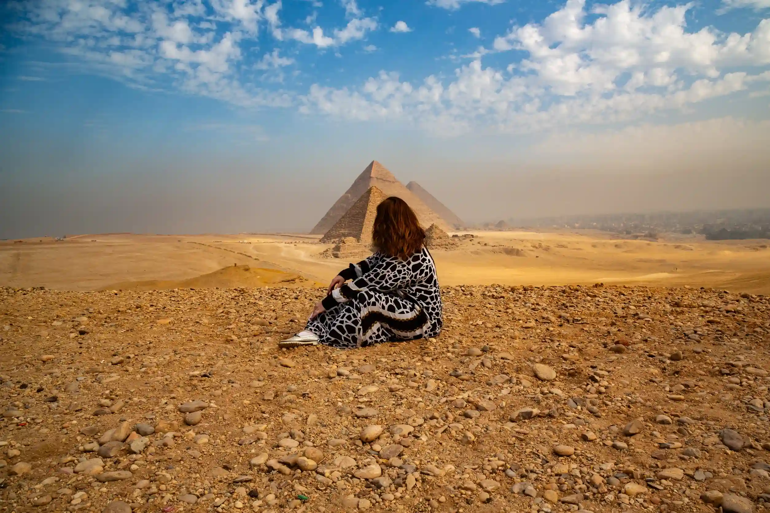 https egypt eta com images a rear view of a woman in a long traditional muslim dress looking