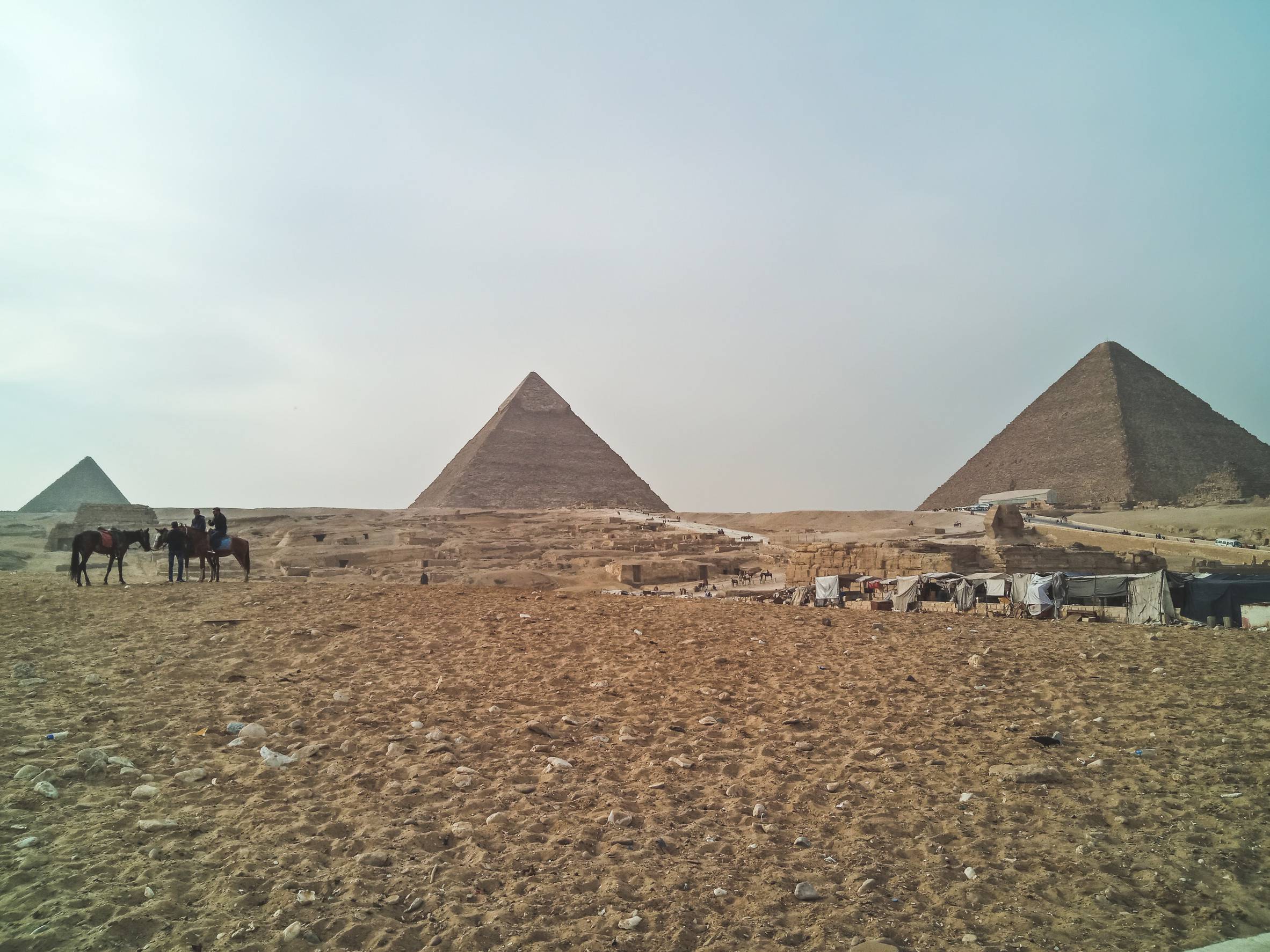 https egypt eta com images a view of the the great pyramids at giza egypt