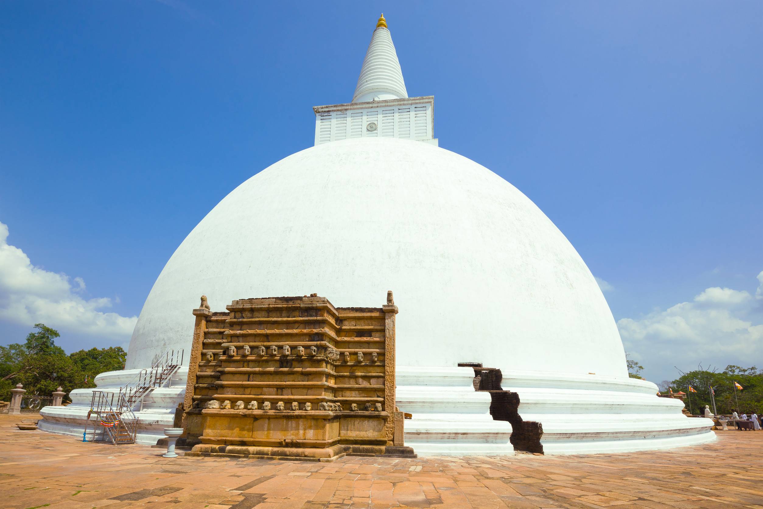 https egypt eta com images ancient buddhist stupa of mirisaveti on a sunny day anuradhapura sri lanka
