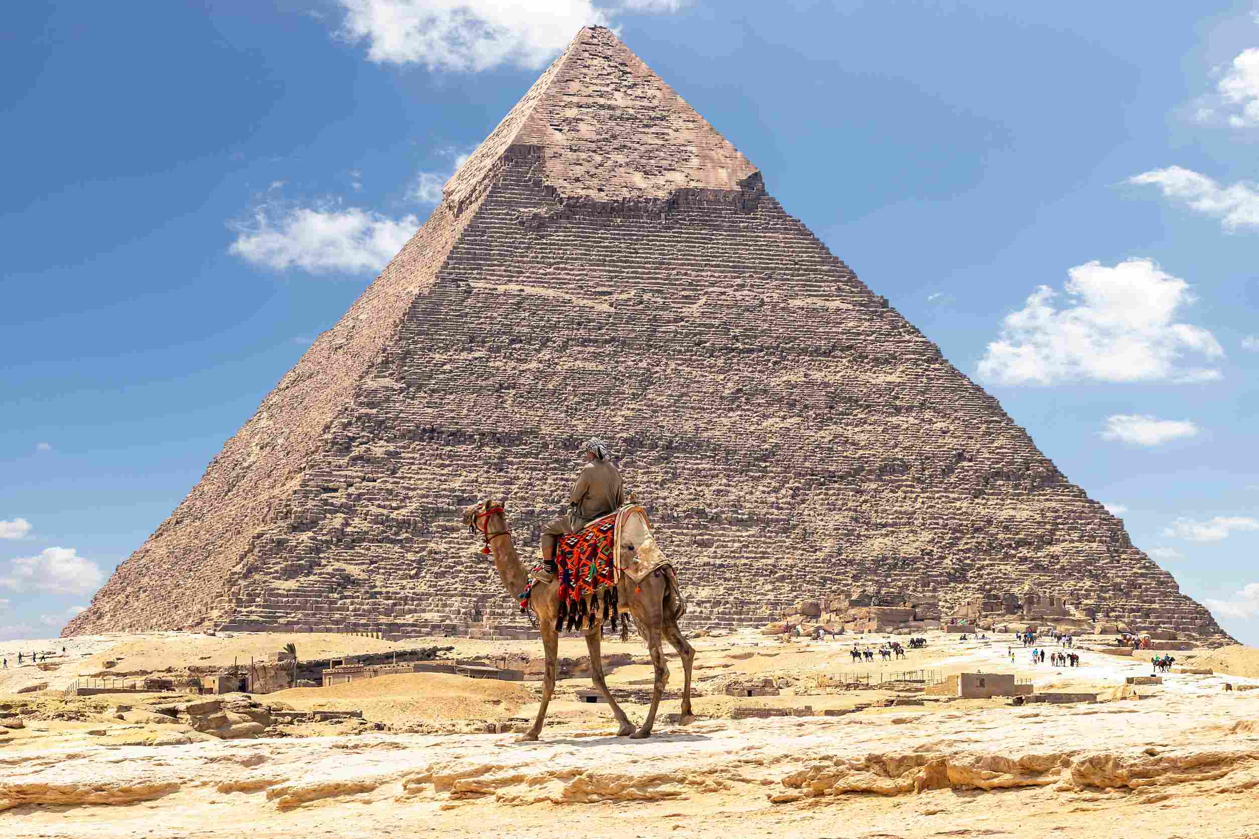 https egypt eta com images bedouin on camel near pyramid of khafre or of chephren in giza