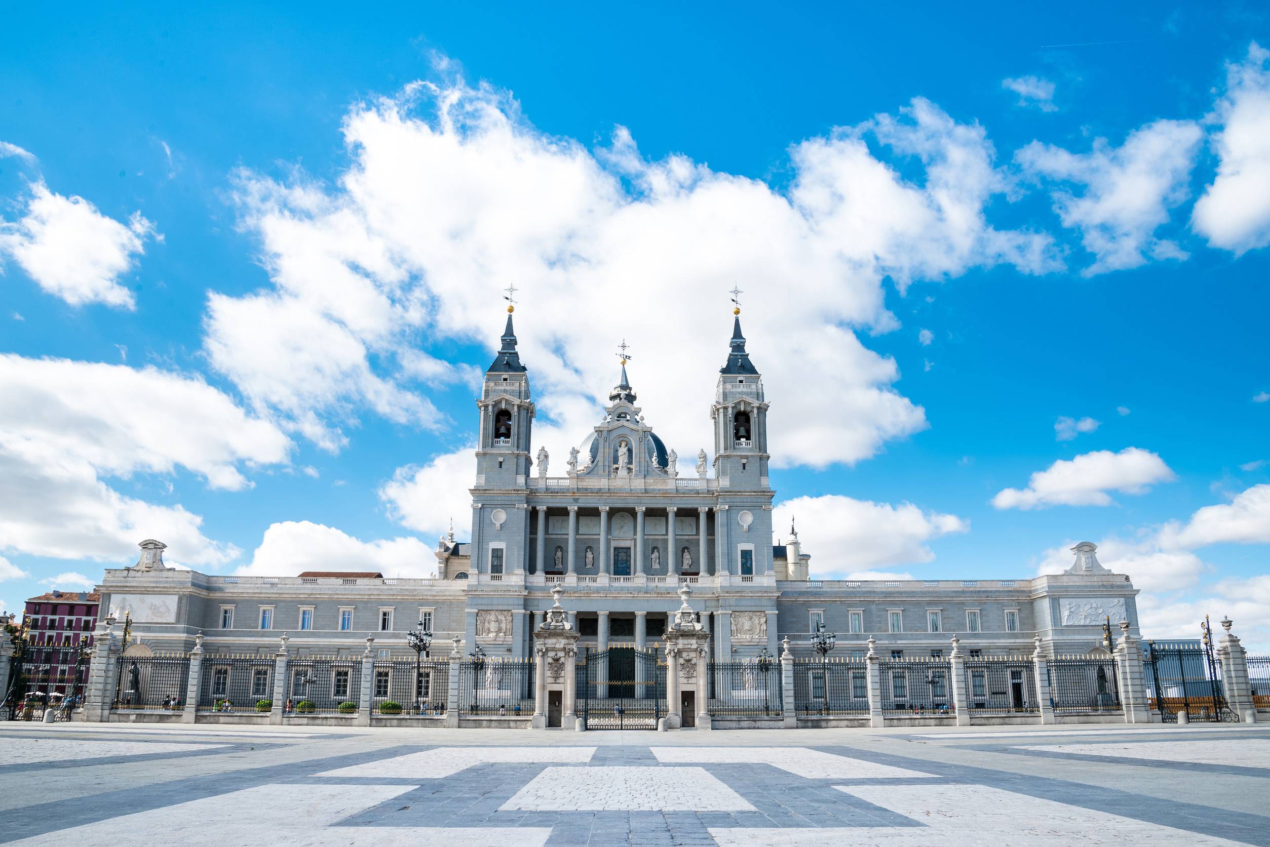 https egypt eta com images cathedral almudena beautiful architecture madrid spain
