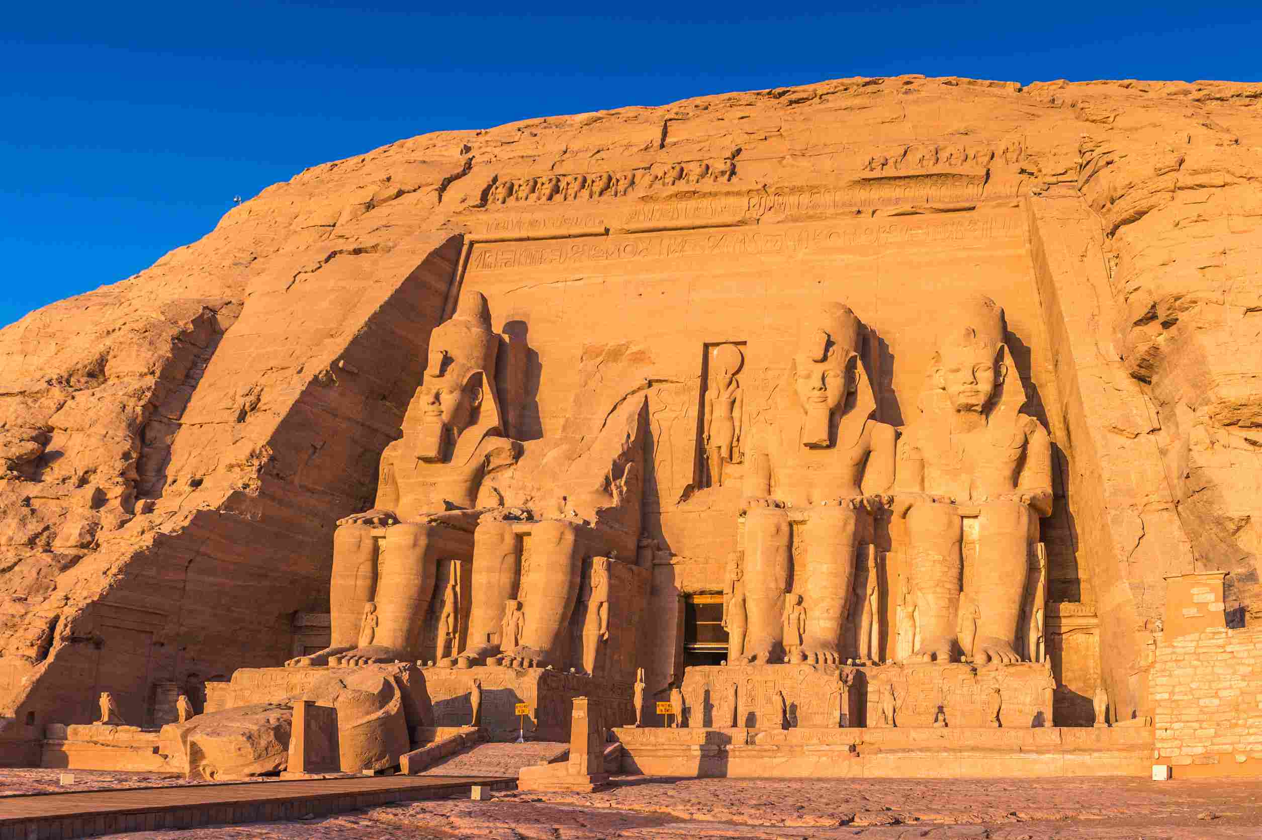 https egypt eta com images colossus of the great temple of ramesses ii on sunrise abu simbel
