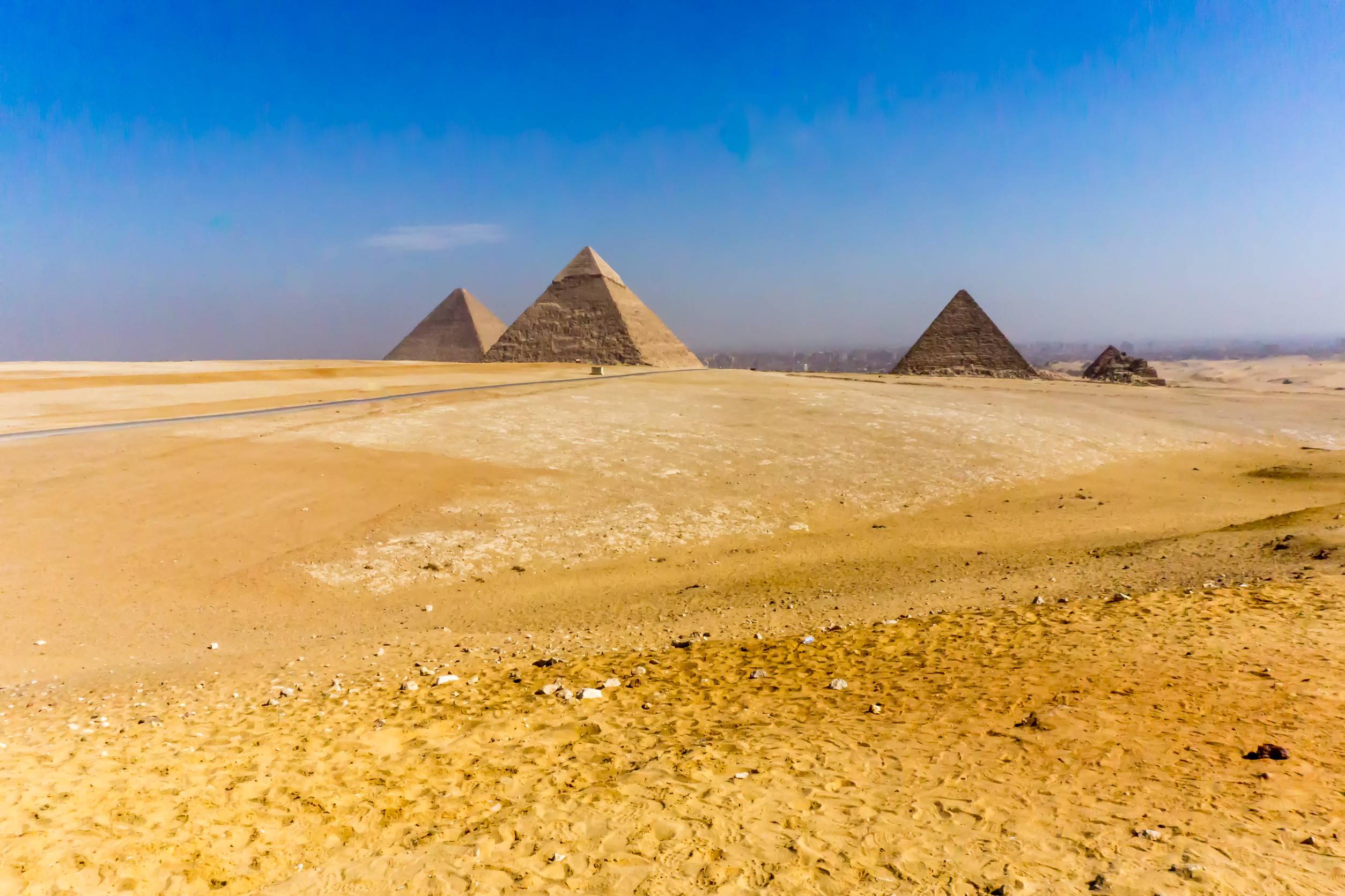 https egypt eta com images desert landscape of the pyriamids in gaza near cairo egypt