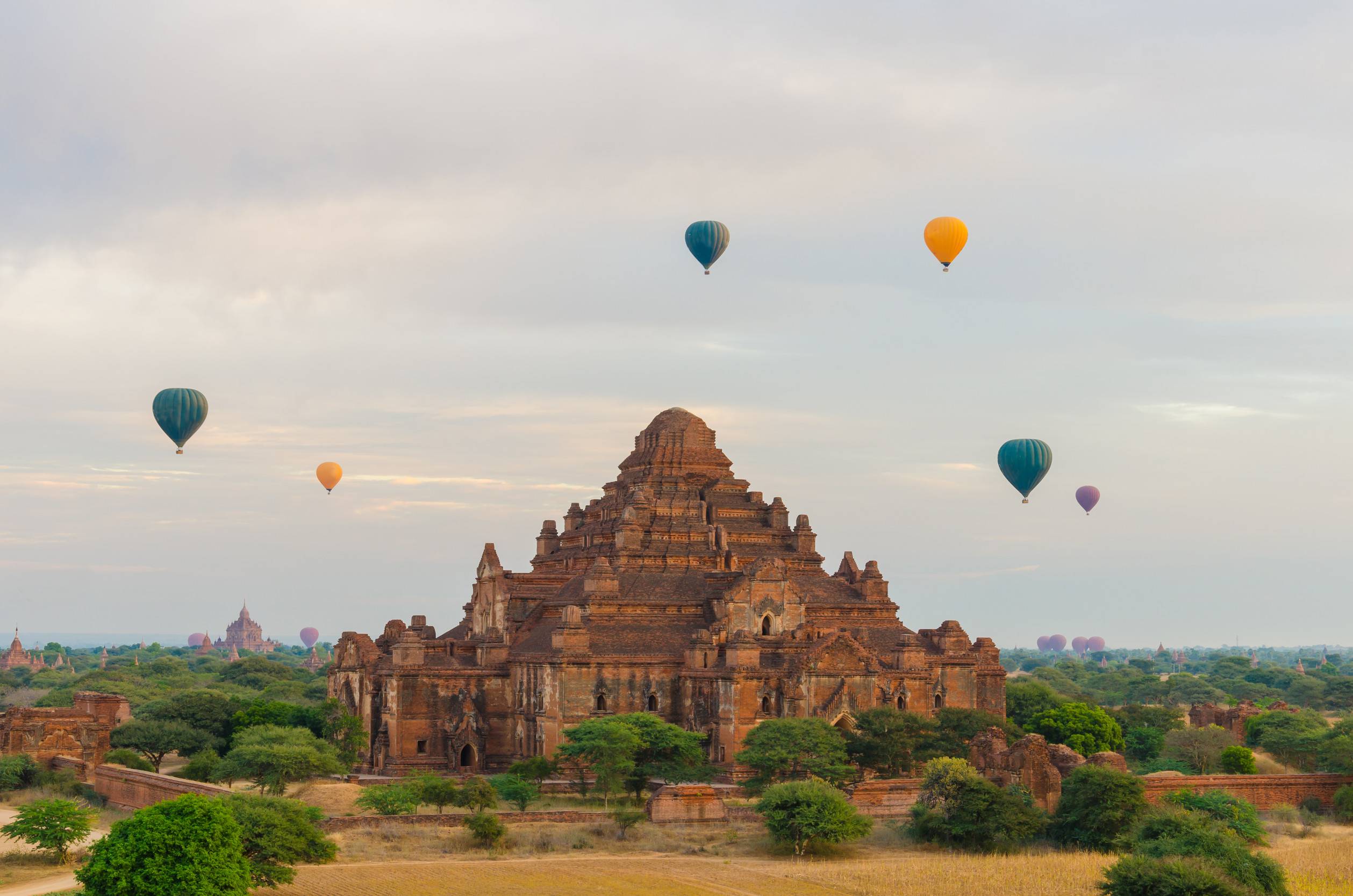 https egypt eta com images dhammayangyi temple the biggest temple with hot air balloons in bagan pagan at sunset myanmar