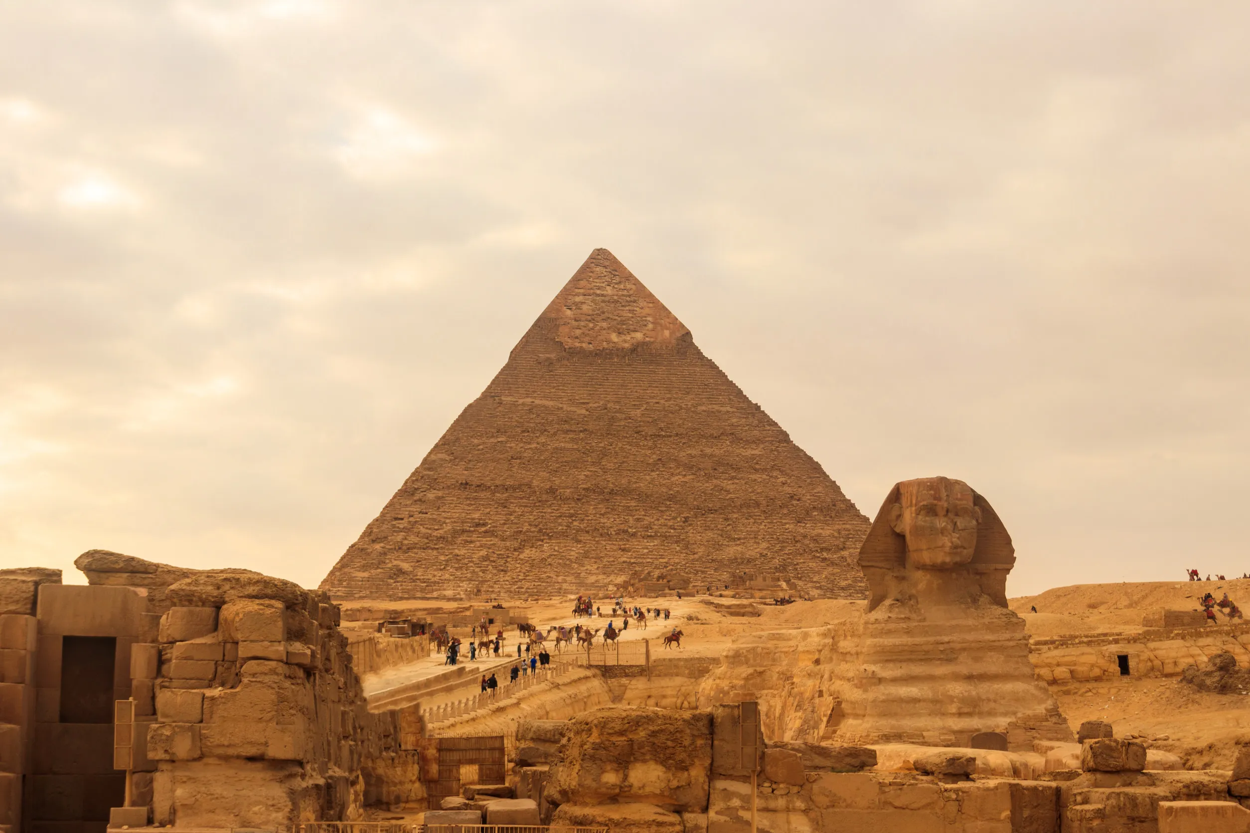 https egypt eta com images egyptian great sphinx and pyramids of giza in cairo in egypt