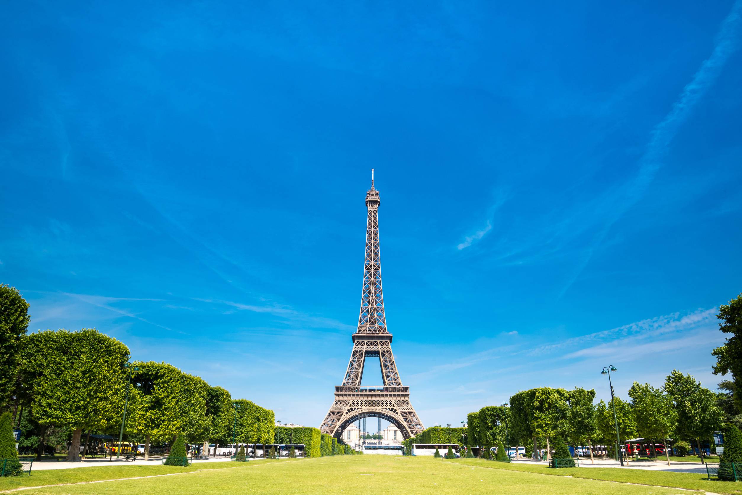 https egypt eta com images eiffel tower with blue sky paris fran