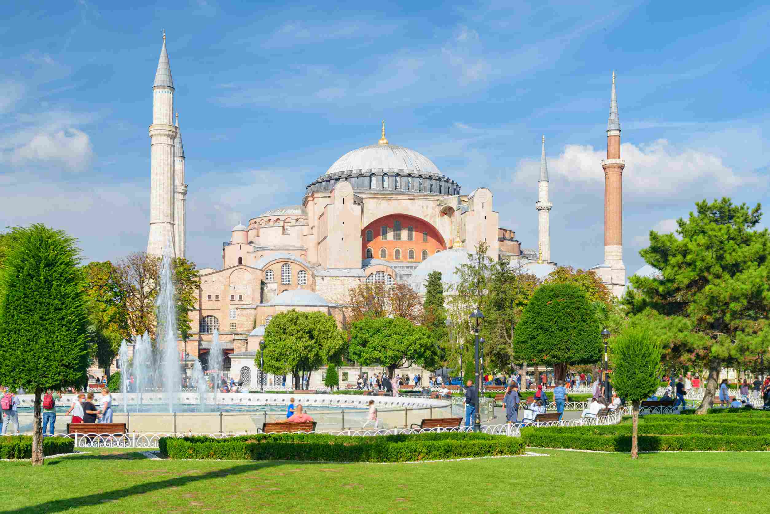 https egypt eta com images fountain at sultanahmet square and the hagia sophia in istanbul turkey the sultanahmet square