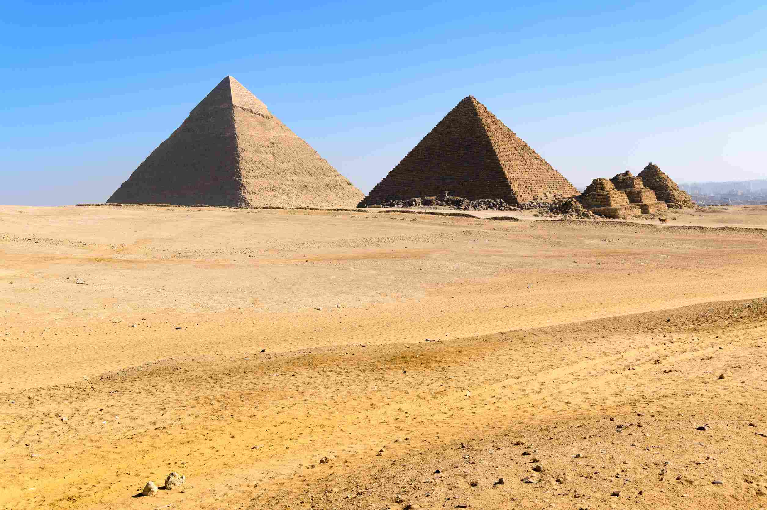 https egypt eta com images great pyramid of giza the pyramids of menkaure khafre and khufu giza necropoli