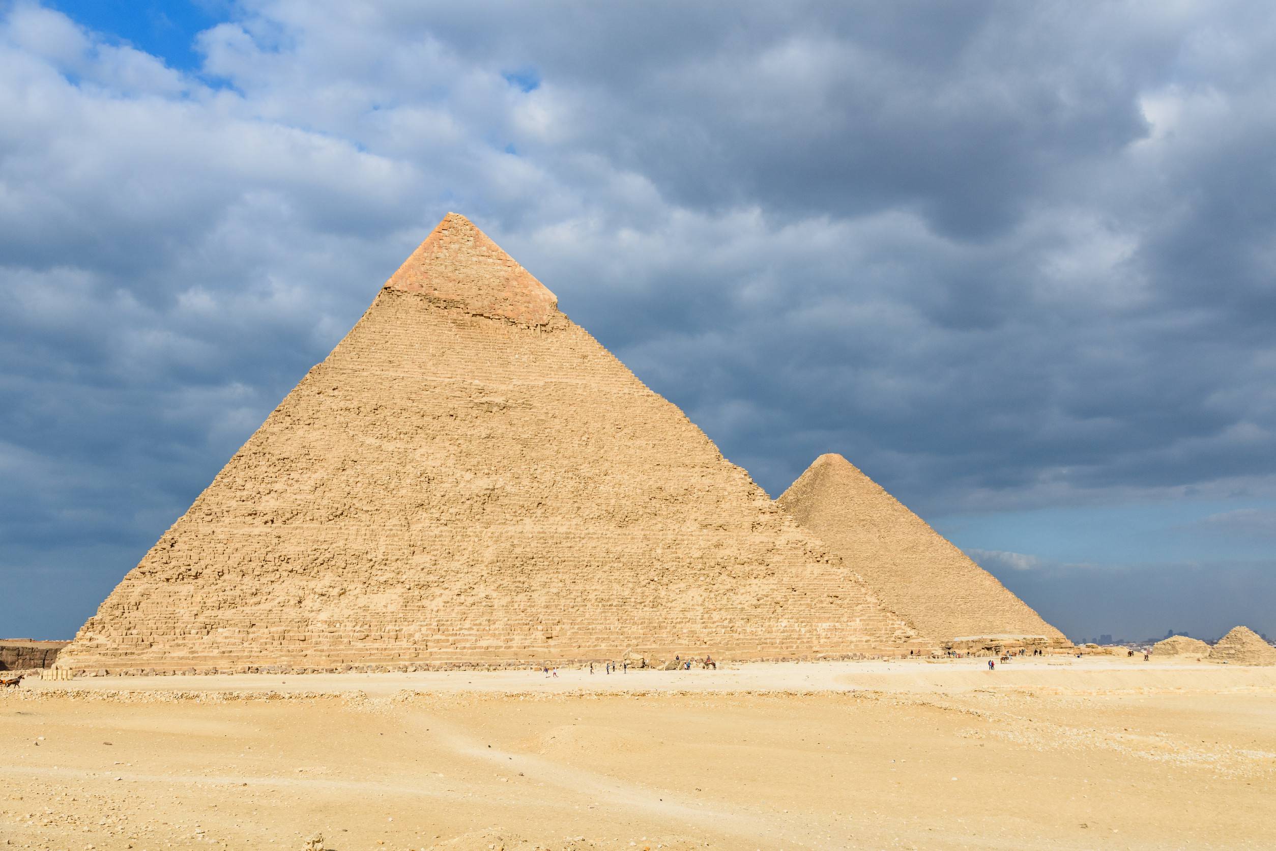 https egypt eta com images great pyramids in giza plateau cairo egypt