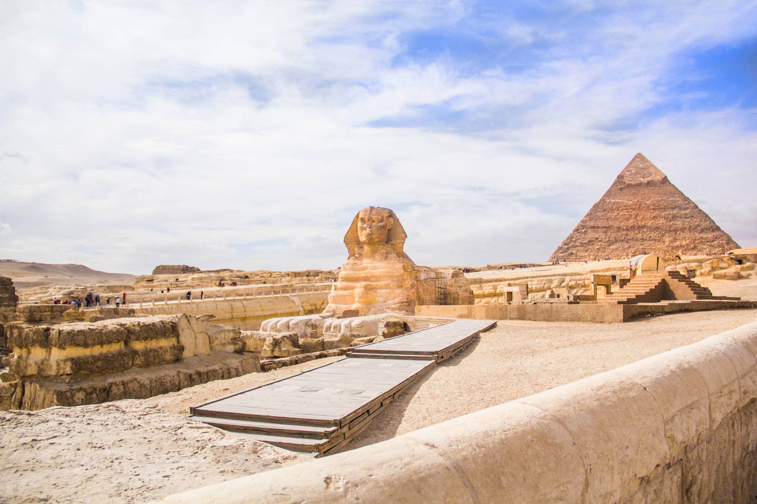 https egypt eta com images great sphinx against the background of the pyramids of the pharaohs cheops khafren and mikerin in