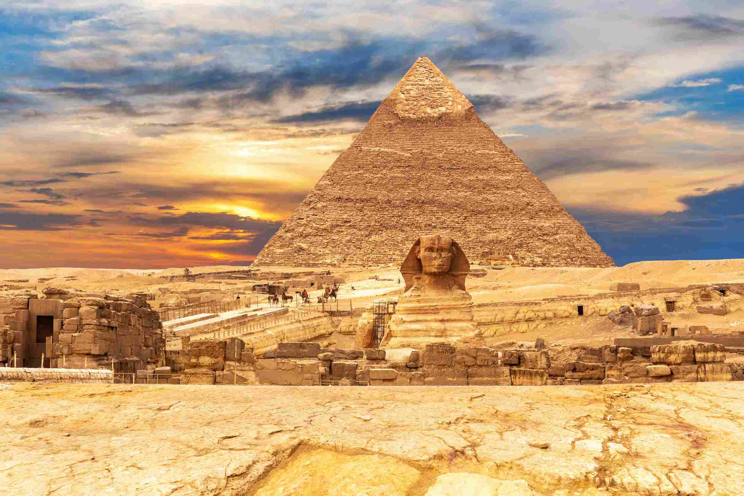 https egypt eta com images great sphinx and the pyramid of chephren at sunset gi