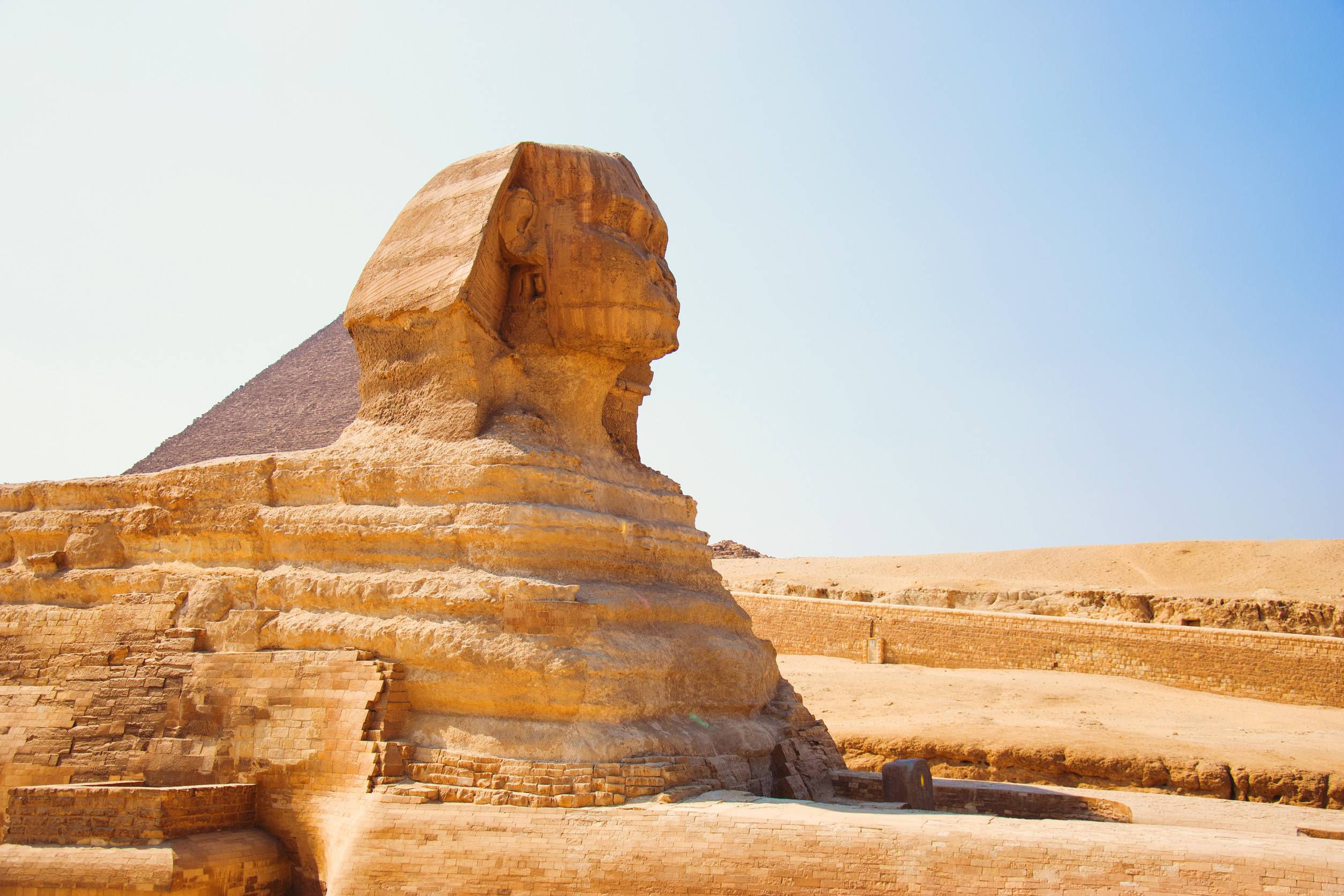 https egypt eta com images guardian sphinx guarding the tombs of the pharaohs in giza cairo egypt