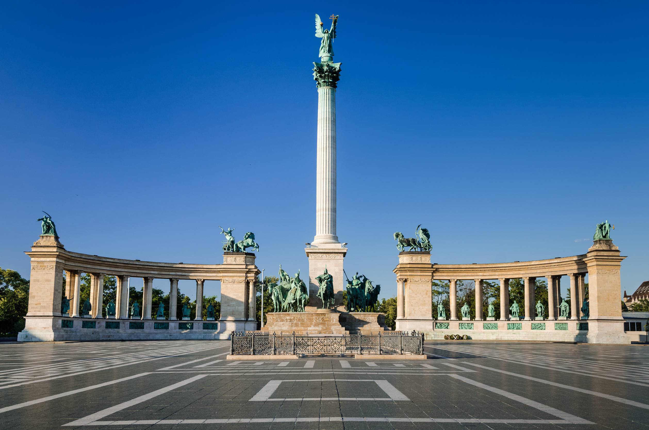 https egypt eta com images heroes square hosok tere or millennium monument one of the major attraction of budapest with
