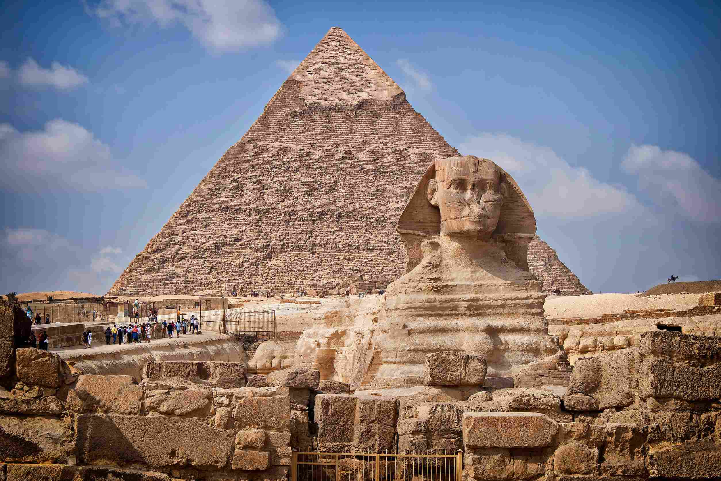 https egypt eta com images image of the sphinx monument by the great pyramids in cairo eg