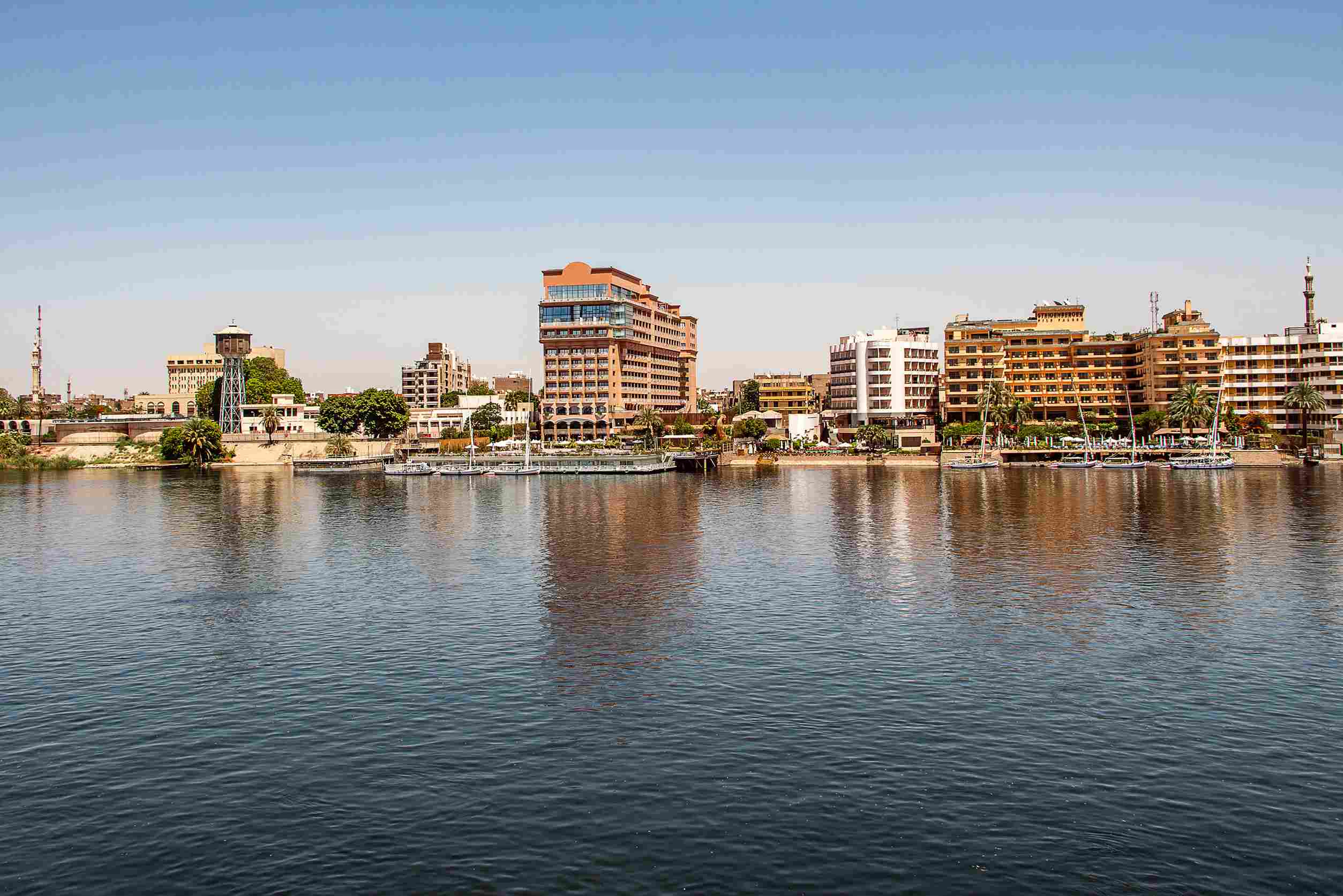 https egypt eta com images luxor egypt city seaflont hotels buildings nile river bank