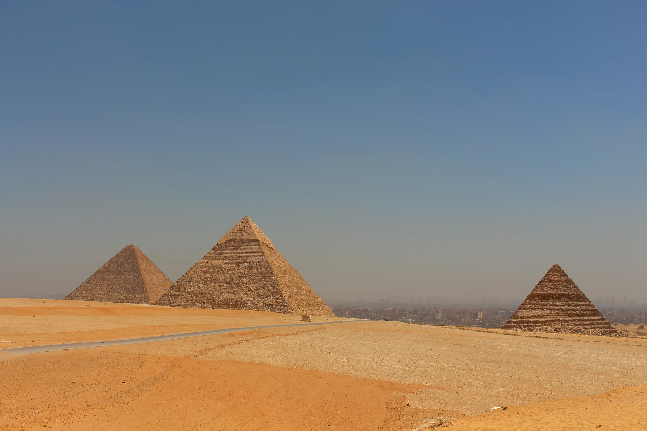 https egypt eta com images main view of giza pyramids with cairo city in background