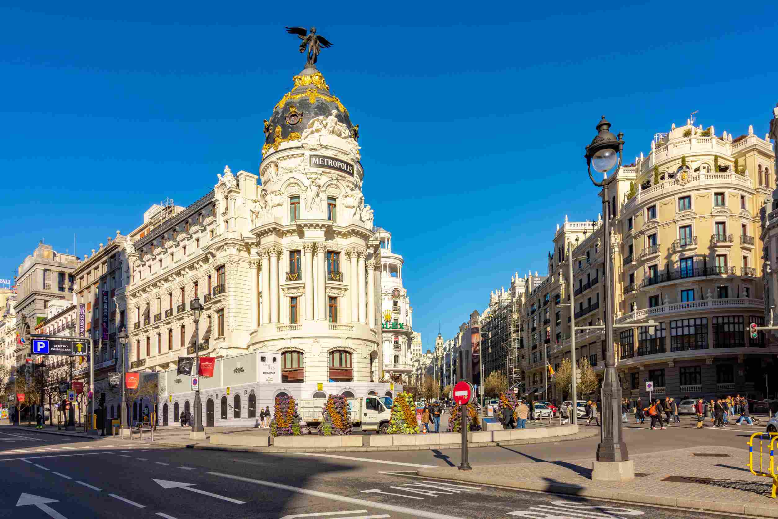https egypt eta com images metropolis building on gran via central street of madrid