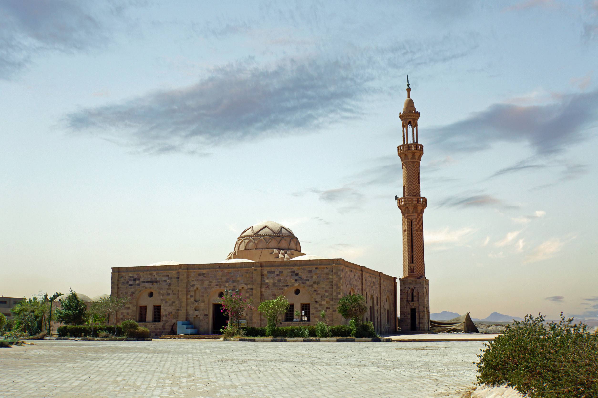 https egypt eta com images mosque in egypt town of el quesi