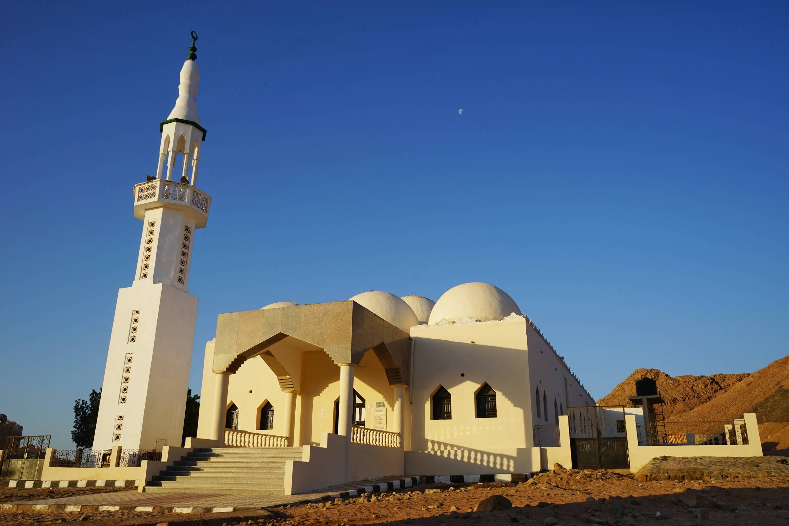 https egypt eta com images mosque in mountains sunrise and moon dahab