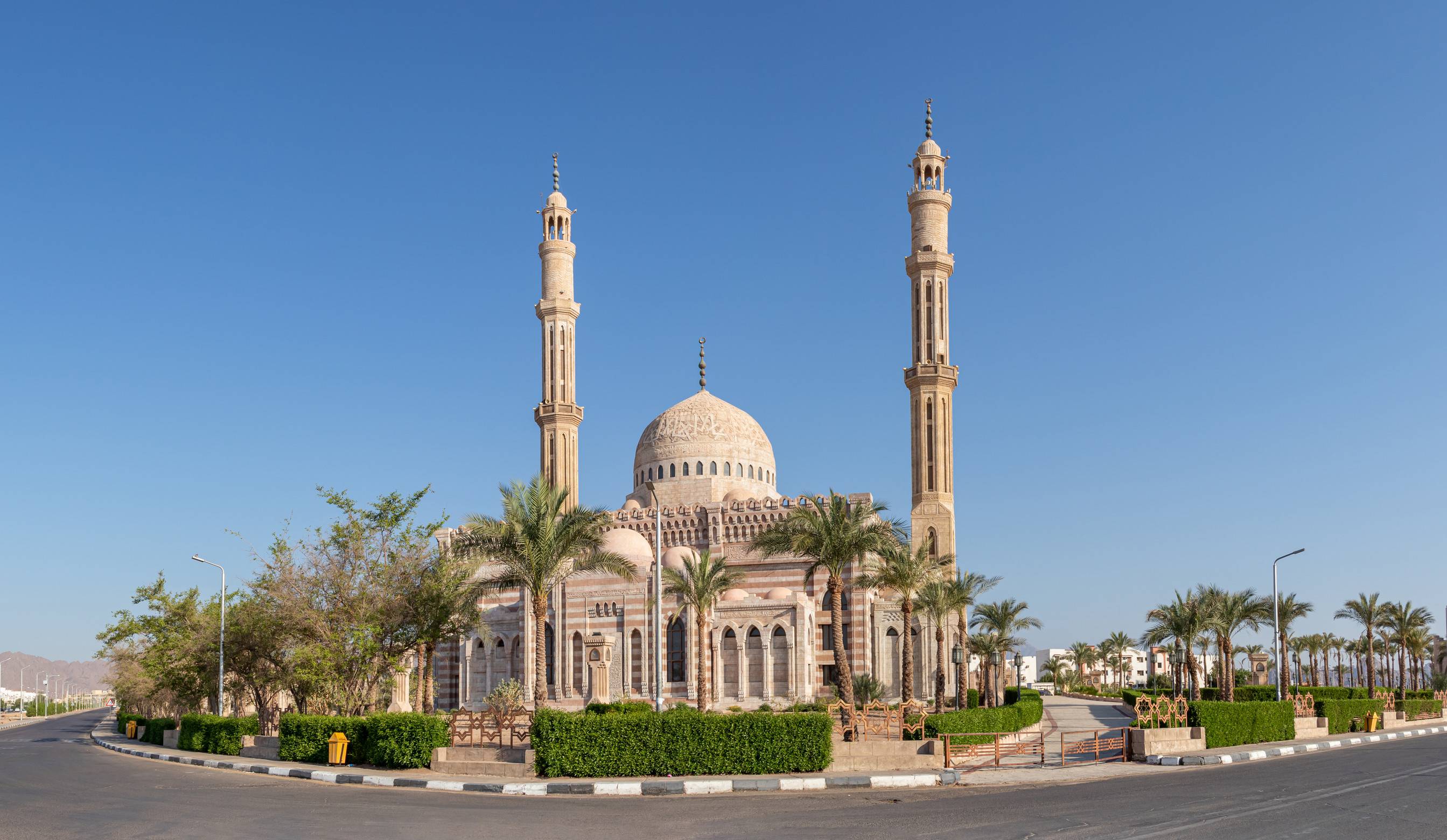 https egypt eta com images mustafa mosque is a large islamic temple in sharm el sheikh sinai peninsula egypt relig