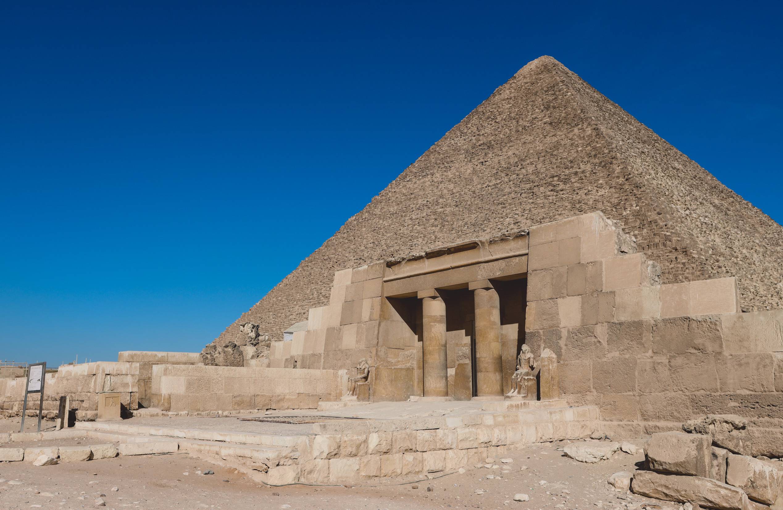 https egypt eta com images natural view to the great pyramid of giza under blue sky and day light is the oldest