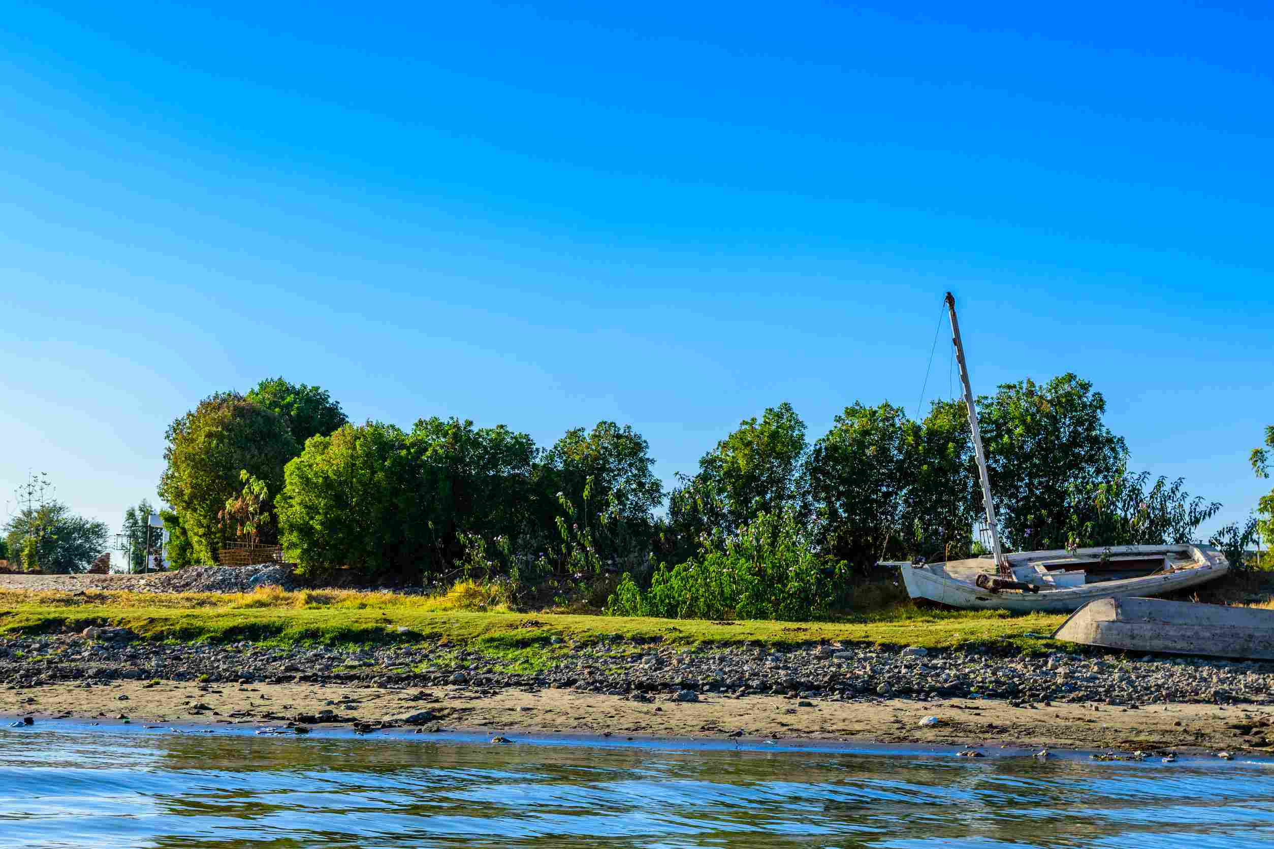 https egypt eta com images old wooden boats on a bank of nile river