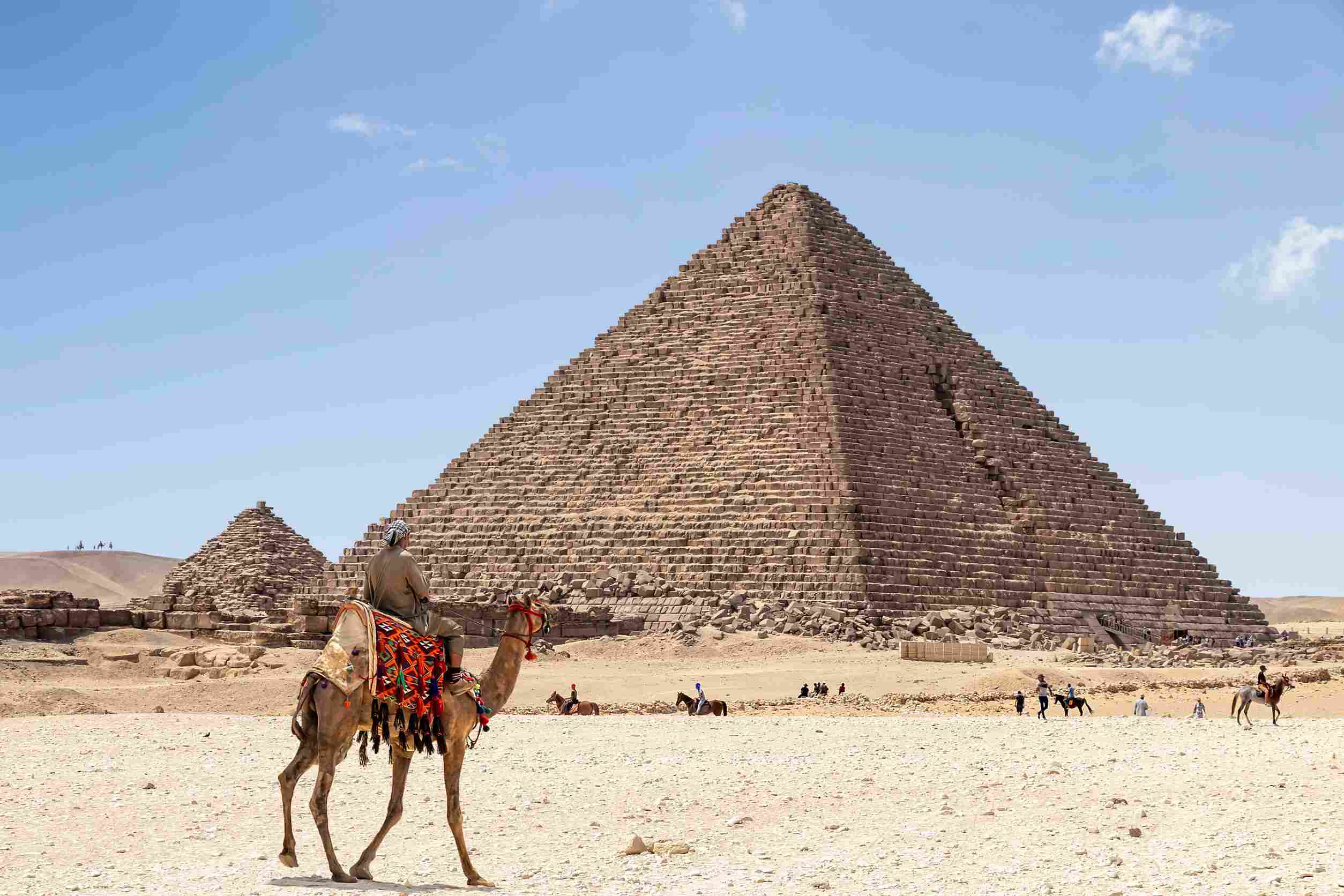 https egypt eta com images pyramid of menkaure is the smallest of the three main pyramids of giza located