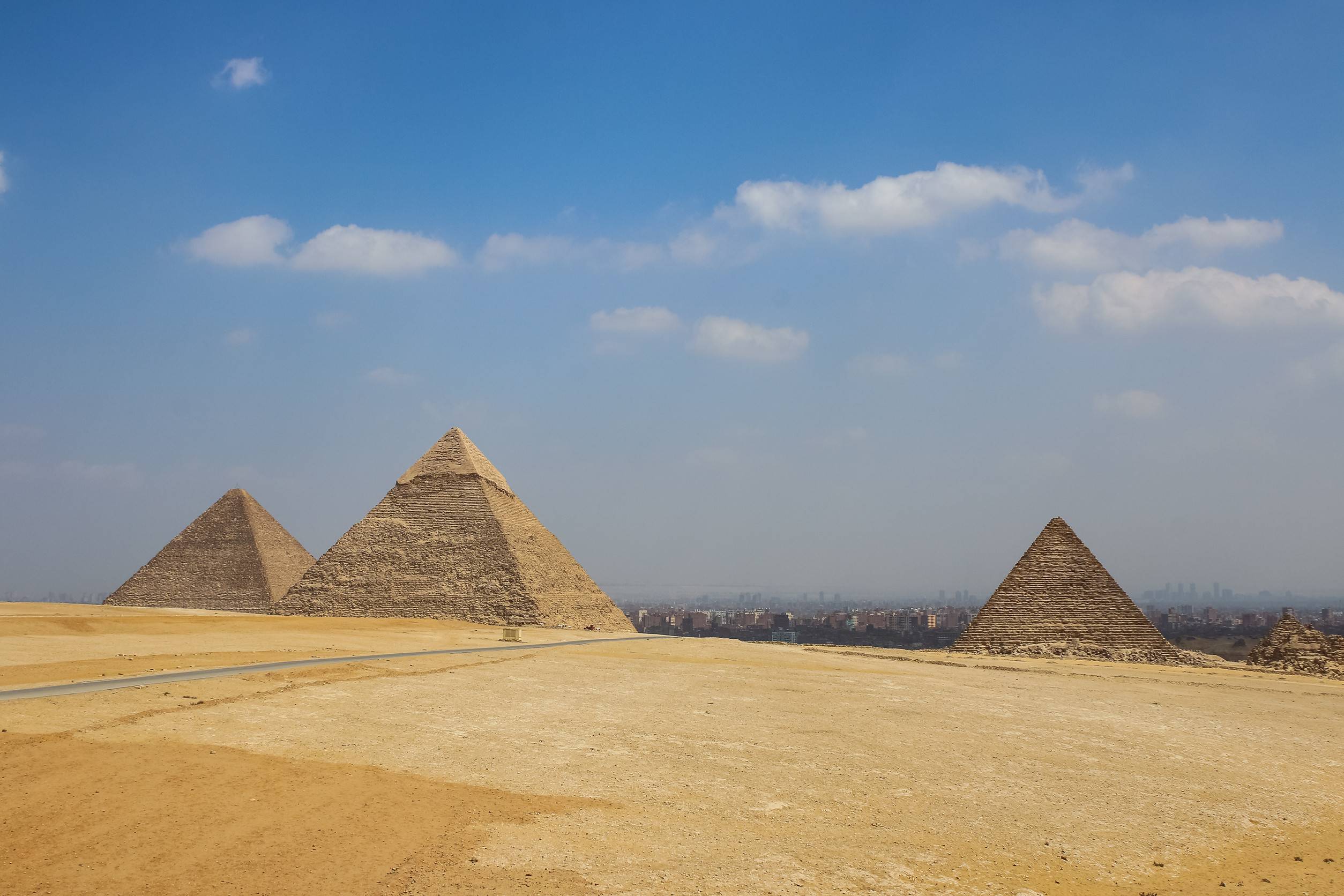 https egypt eta com images pyramids of giza on the background of cairo eg