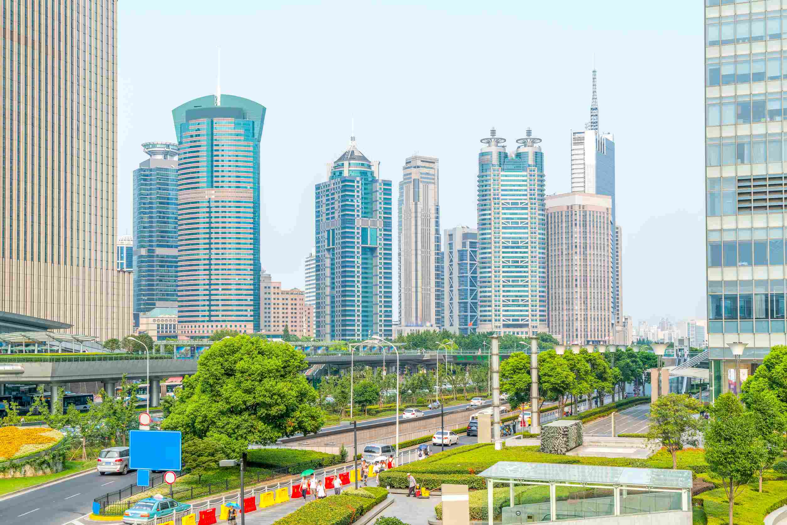 https egypt eta com images shanghai the bund nanjing road is a famous commercial street