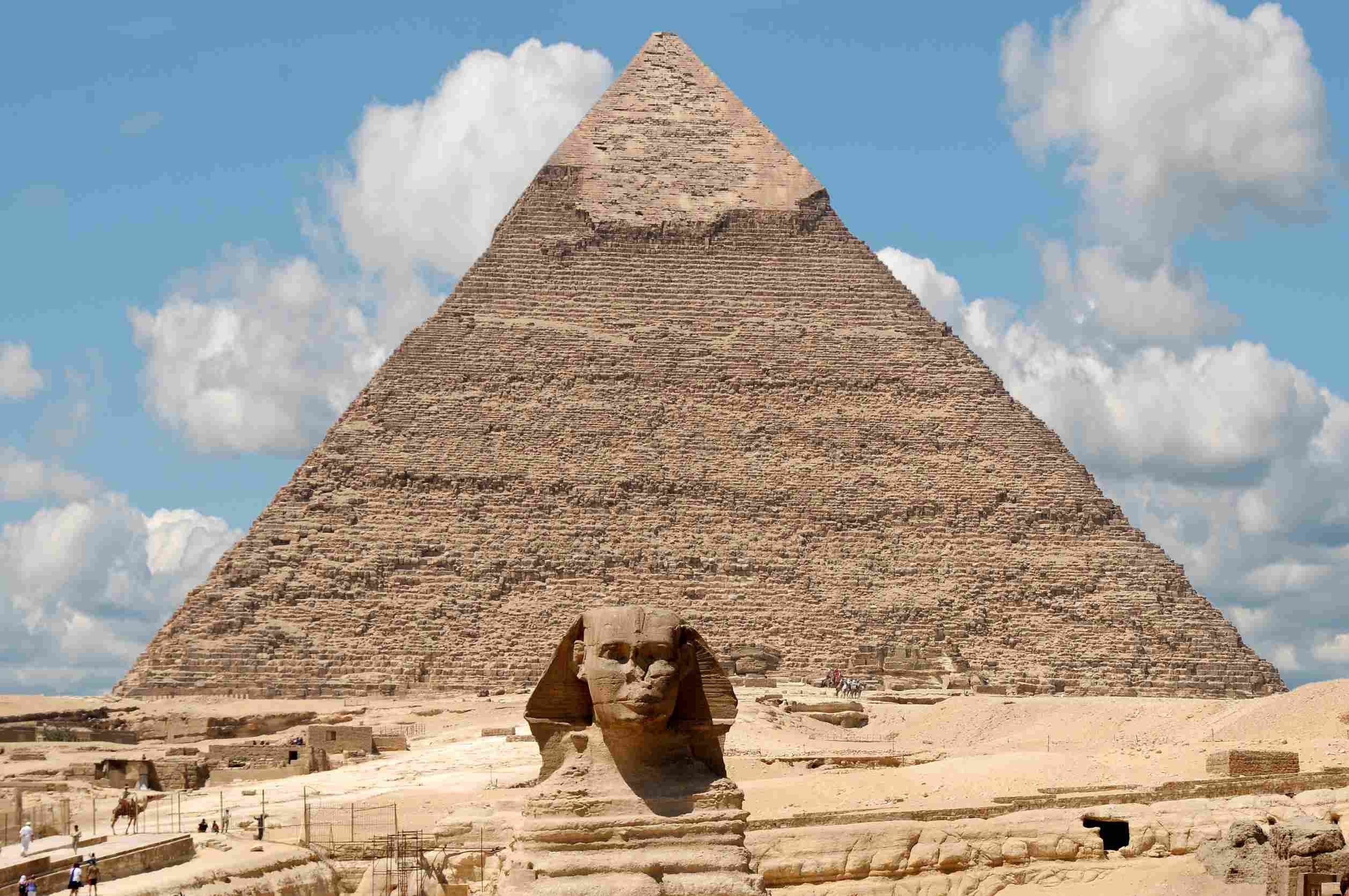 https egypt eta com images sphinx against a pyramid in giz