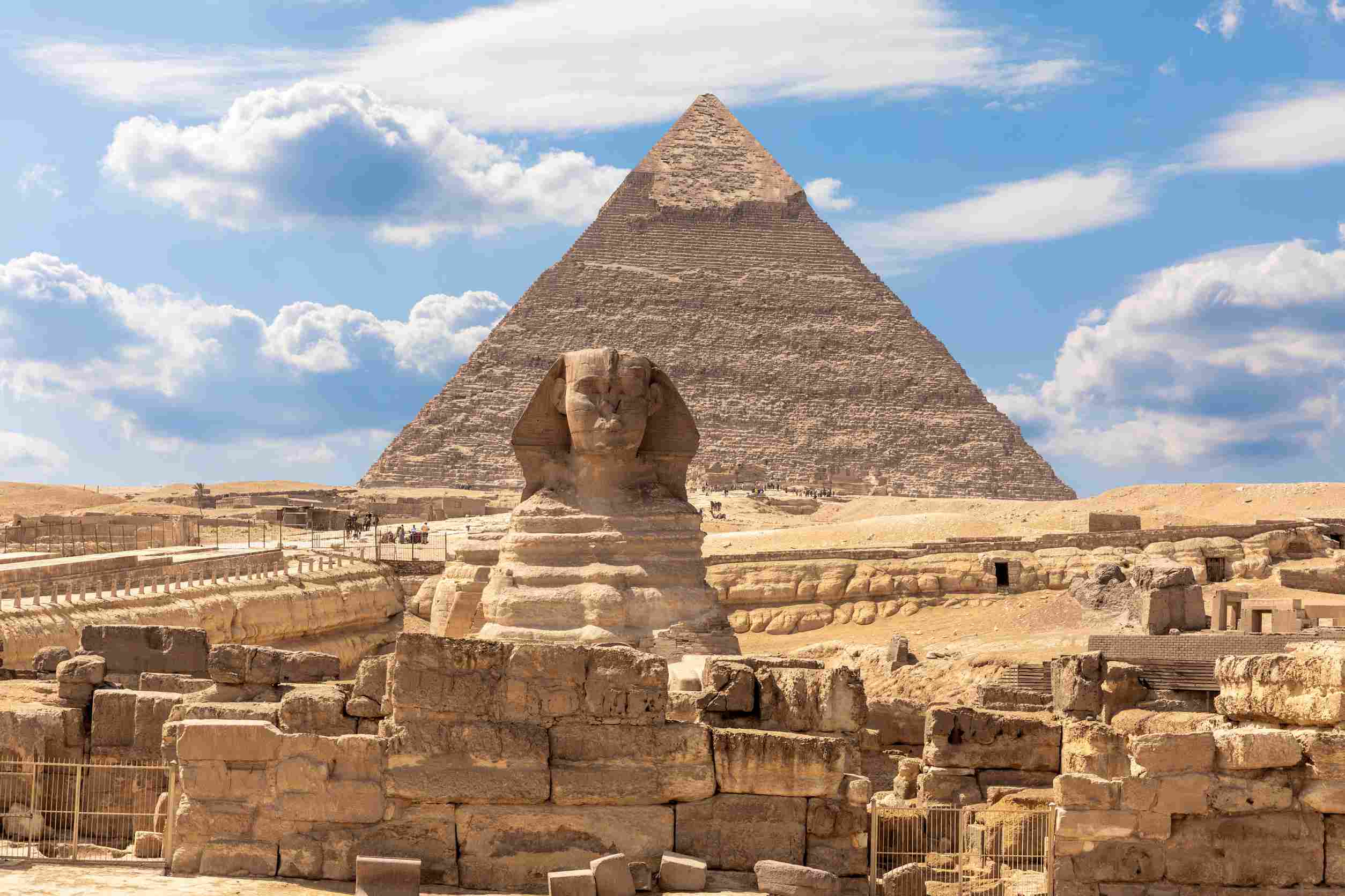 https egypt eta com images sphinx and the pyramid of chephren and the ruins of a temple