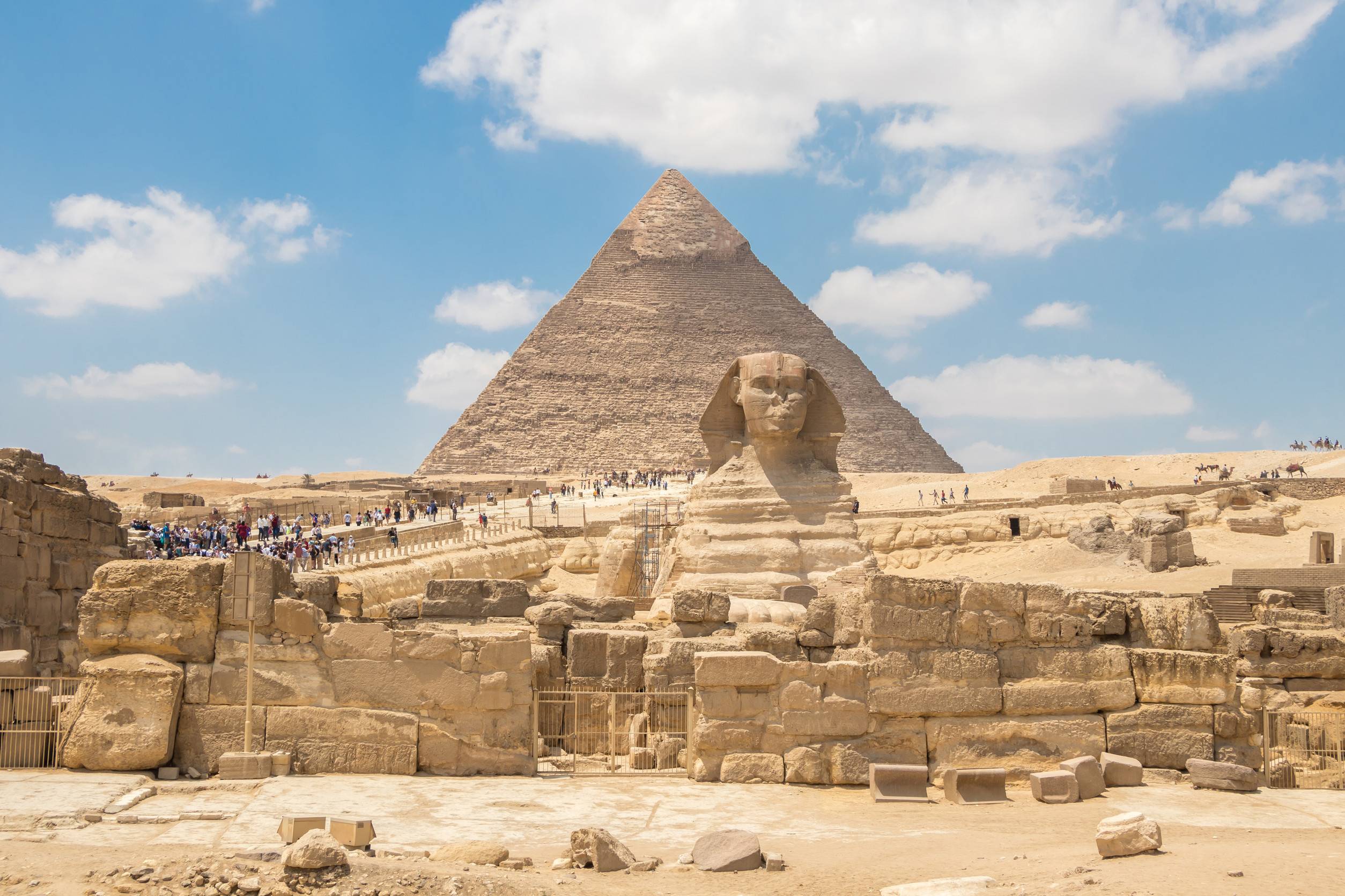 Sphinx Monument With The Body Of A Lion And A Pharaoh S Head On Background Pyramid Of Chephren