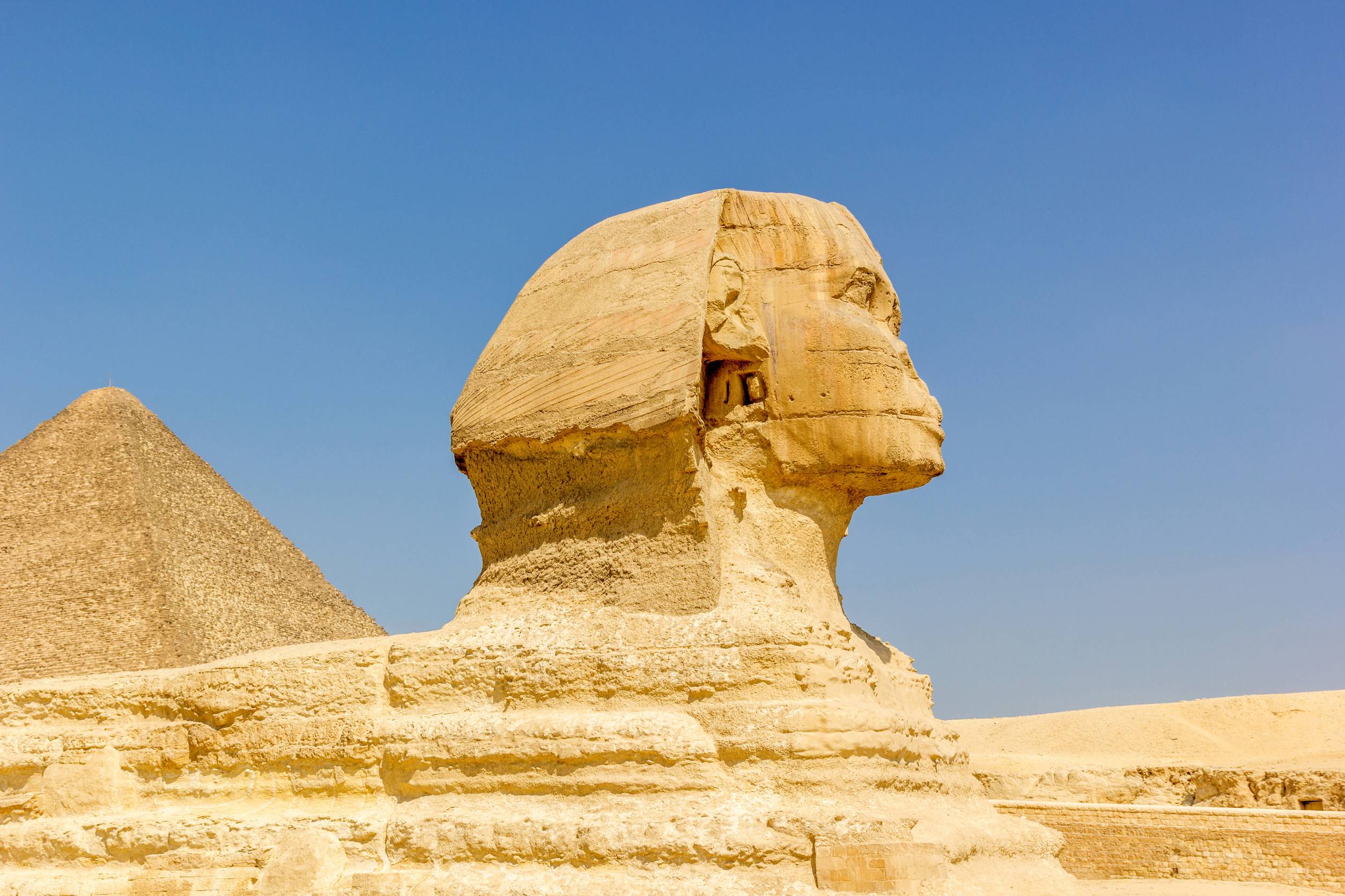 https egypt eta com images sphinx statue and pyramid of cheops on the background egy