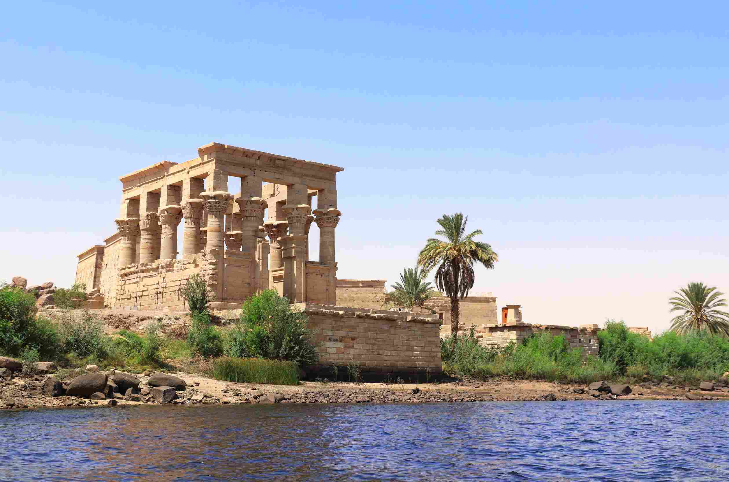 https egypt eta com images temple of isis on agilkia island philae and the greco roman buildings trajan s kiosk reservoir