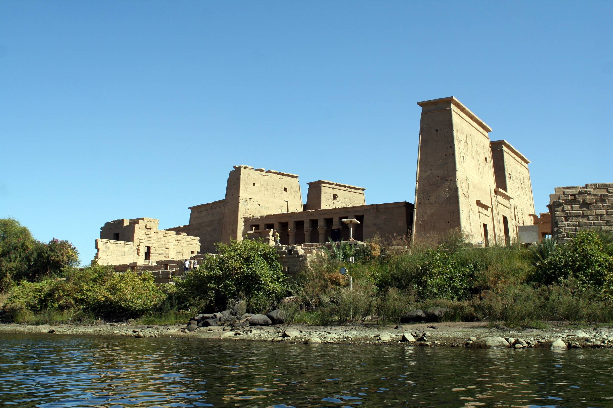 https egypt eta com images temple of philae at aswan egypt view from the sea