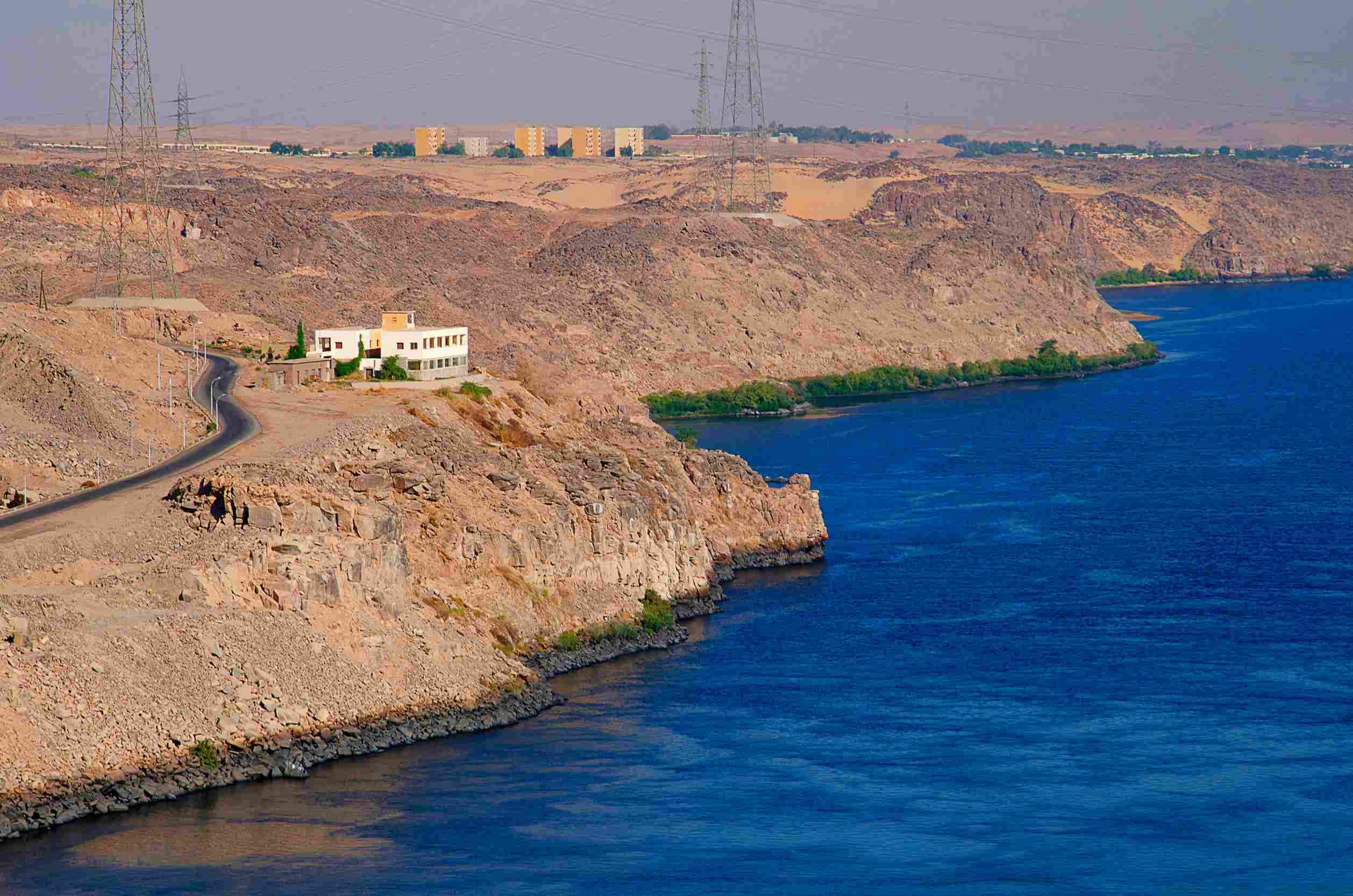 https egypt eta com images the aswan dam is an embankment dam built across the nile at aswan between