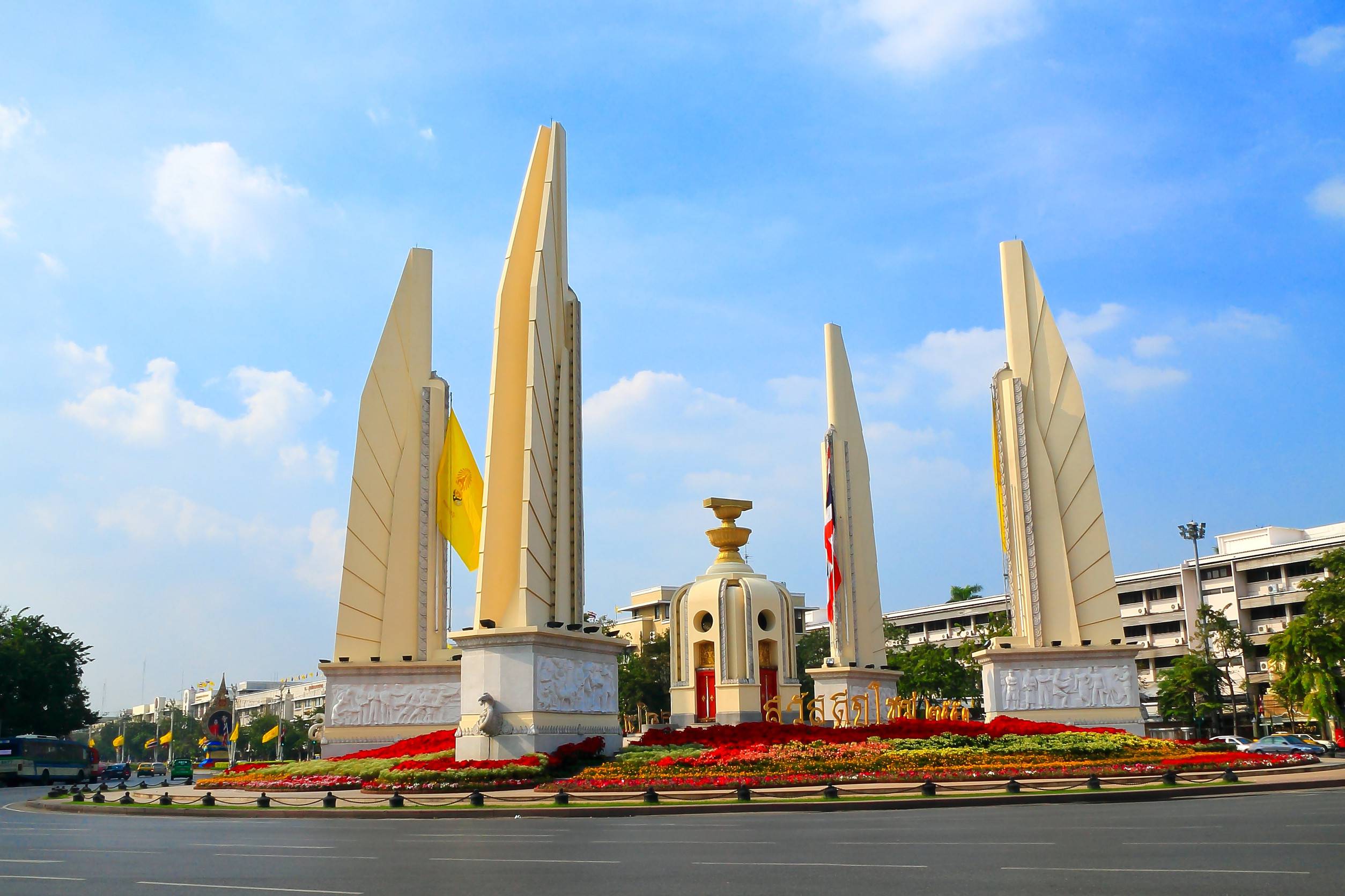 https egypt eta com images the democracy monument is a public monument in the centre of bangkok thailand