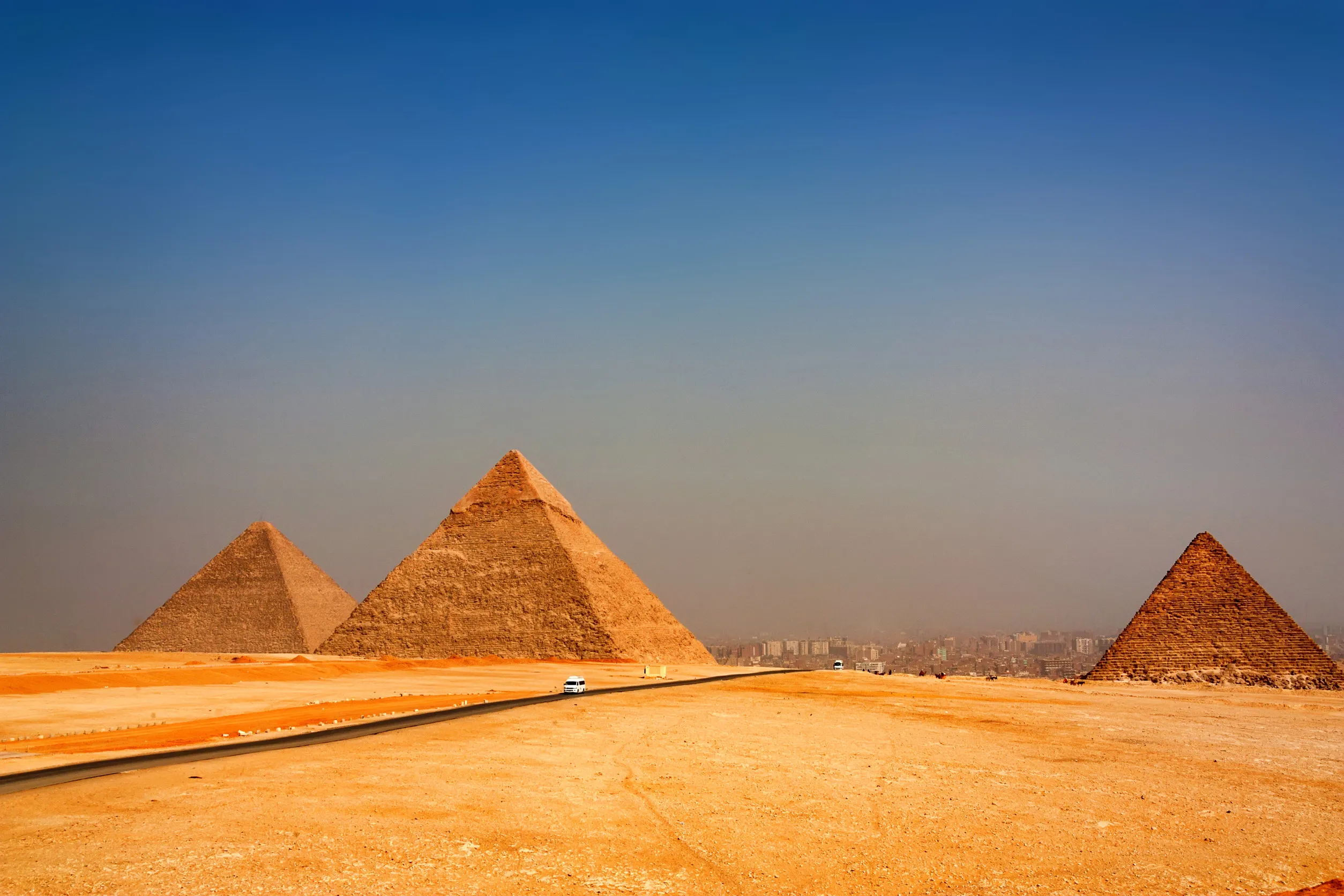 https egypt eta com images the great pyramids towering beyond giza city