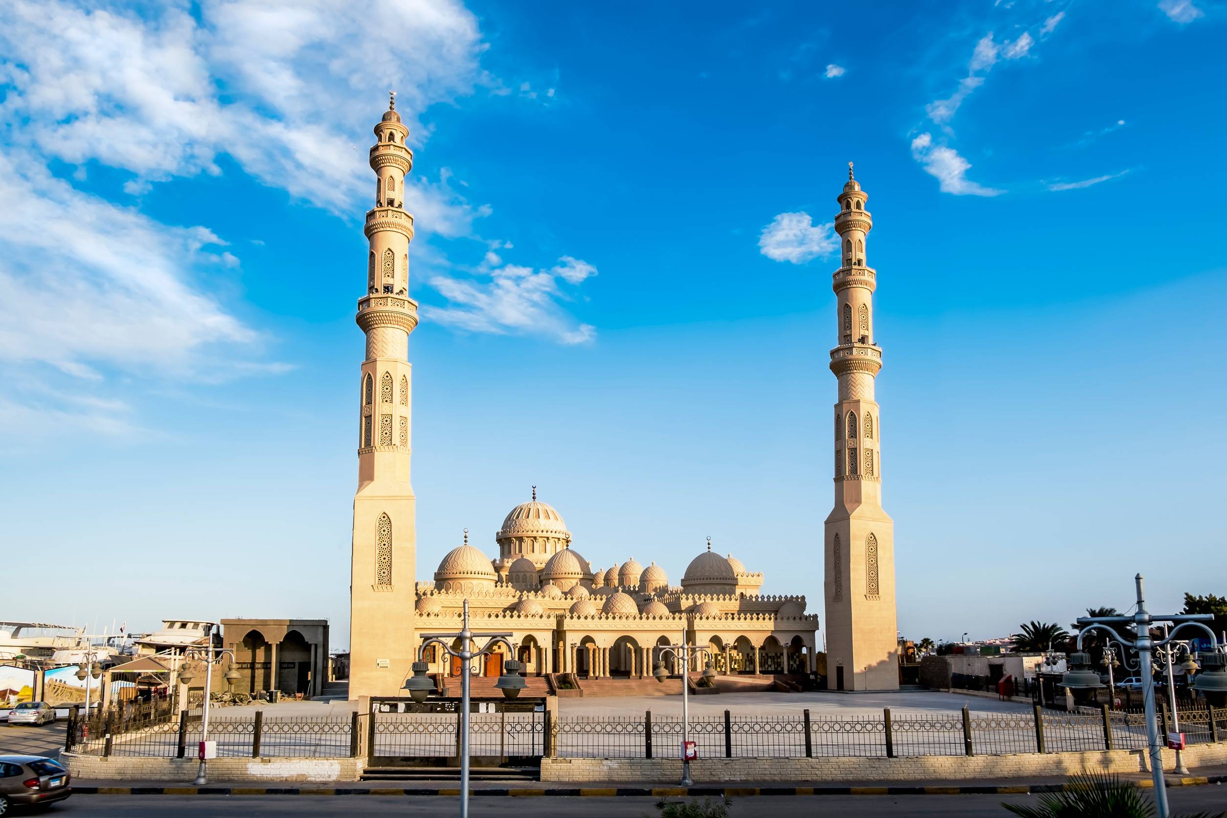 https egypt eta com images the mosque in the town of hurghada in egypt at evening illumination