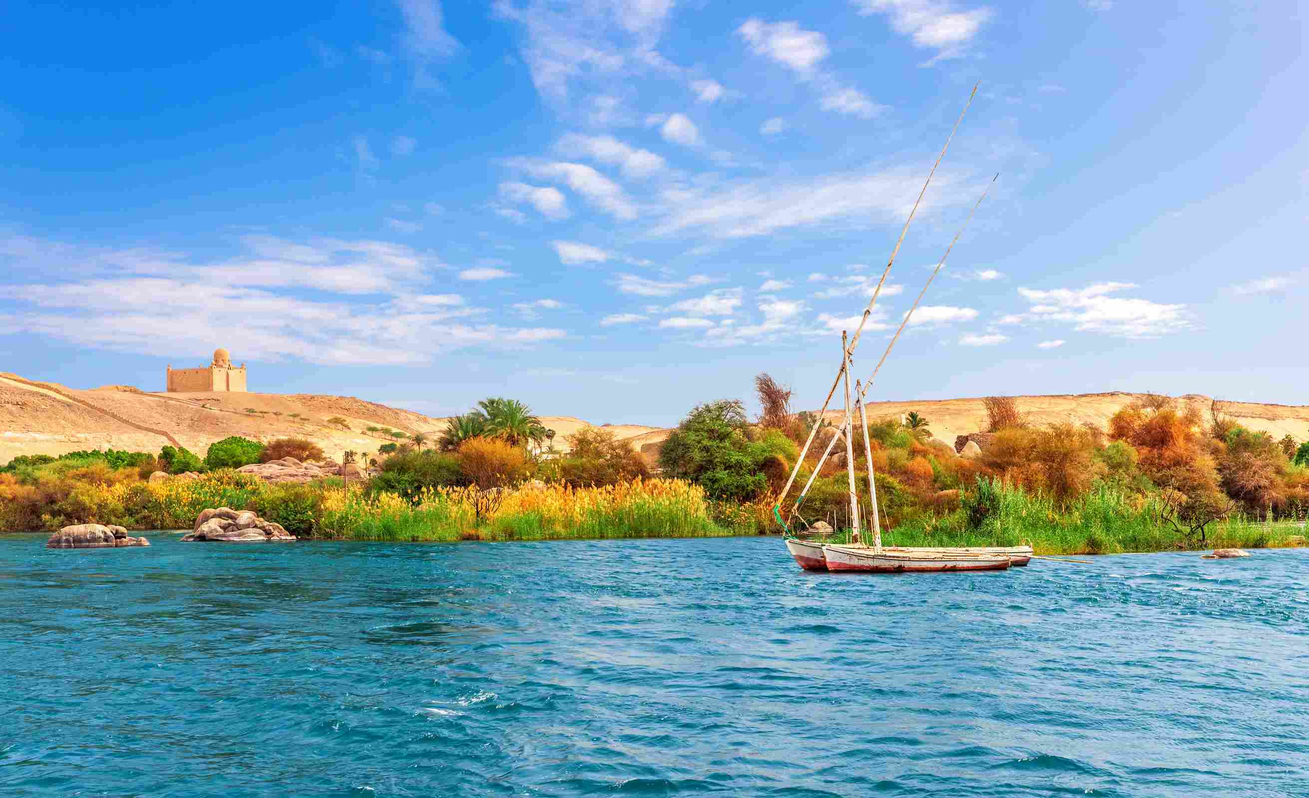 https egypt eta com images the nile view with the old sailboats in the aswan desert egyp