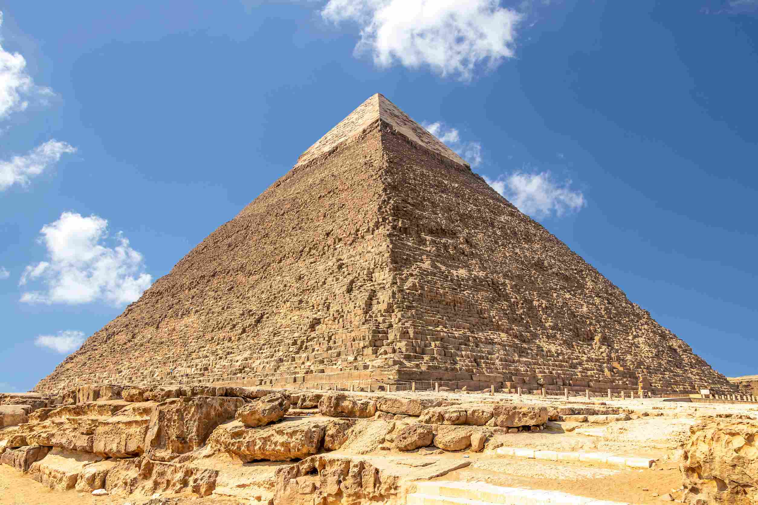 https egypt eta com images the pyramid of khafre or of chephren is the second tallest and second largest of the ancient