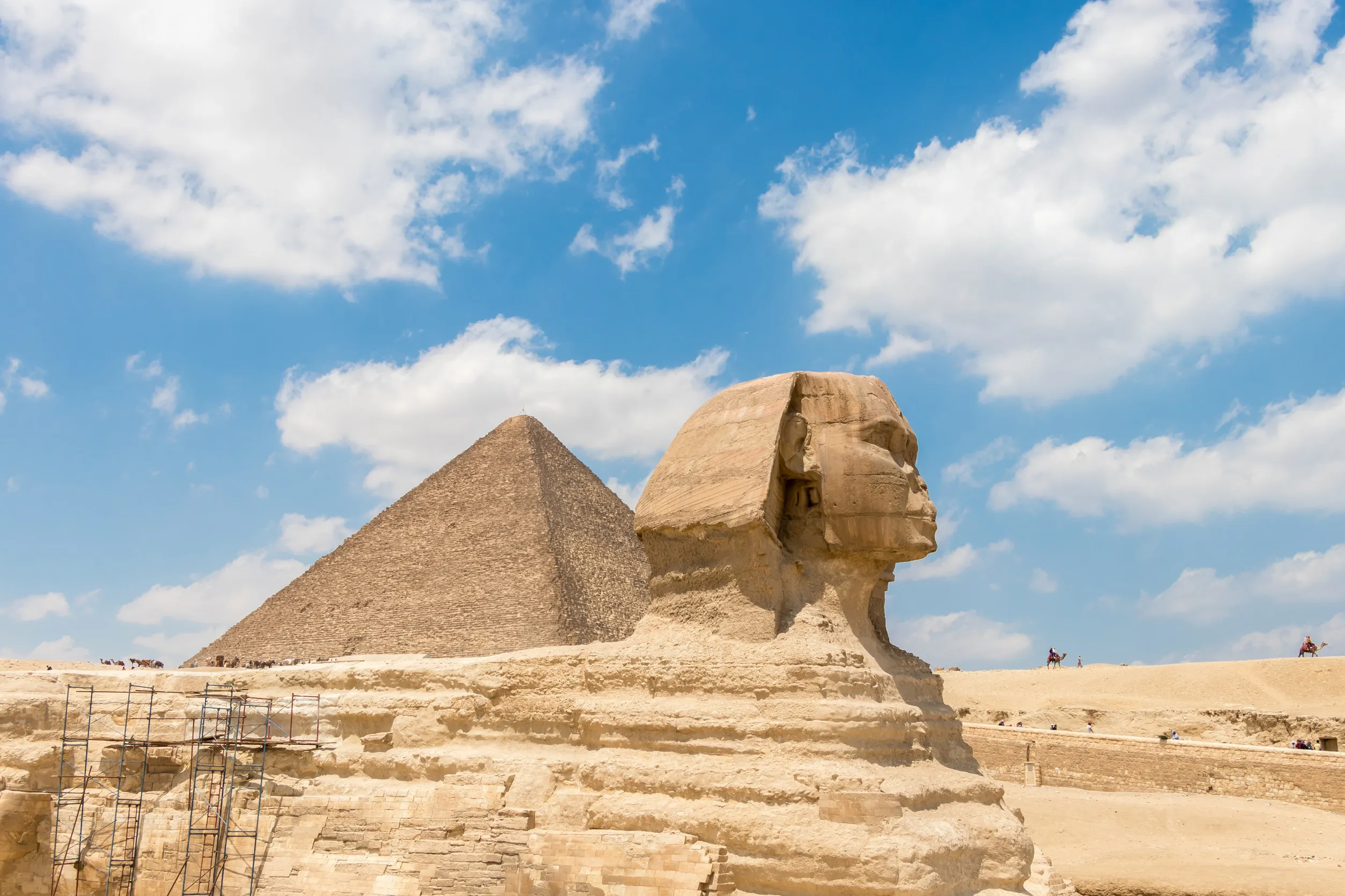 https egypt eta com images the pyramid of khufu and the great sphinx of giza with beautiful sky