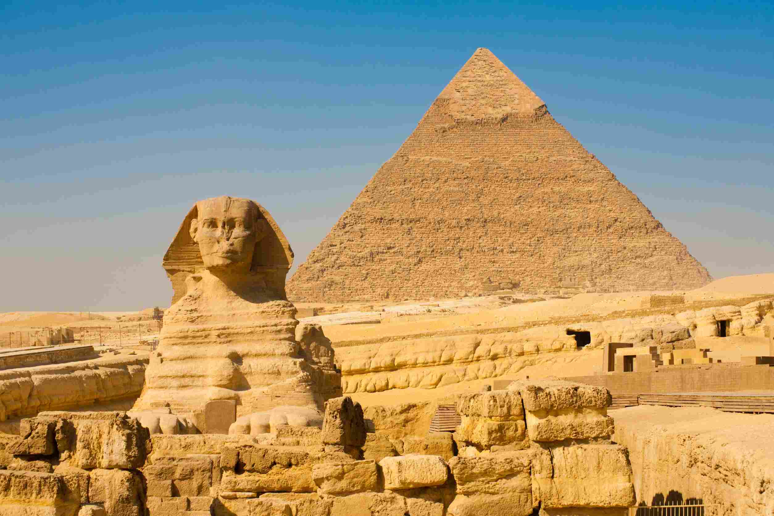 https egypt eta com images the sphinx and the pyramid of khafre slightly offset in giza cairo egy