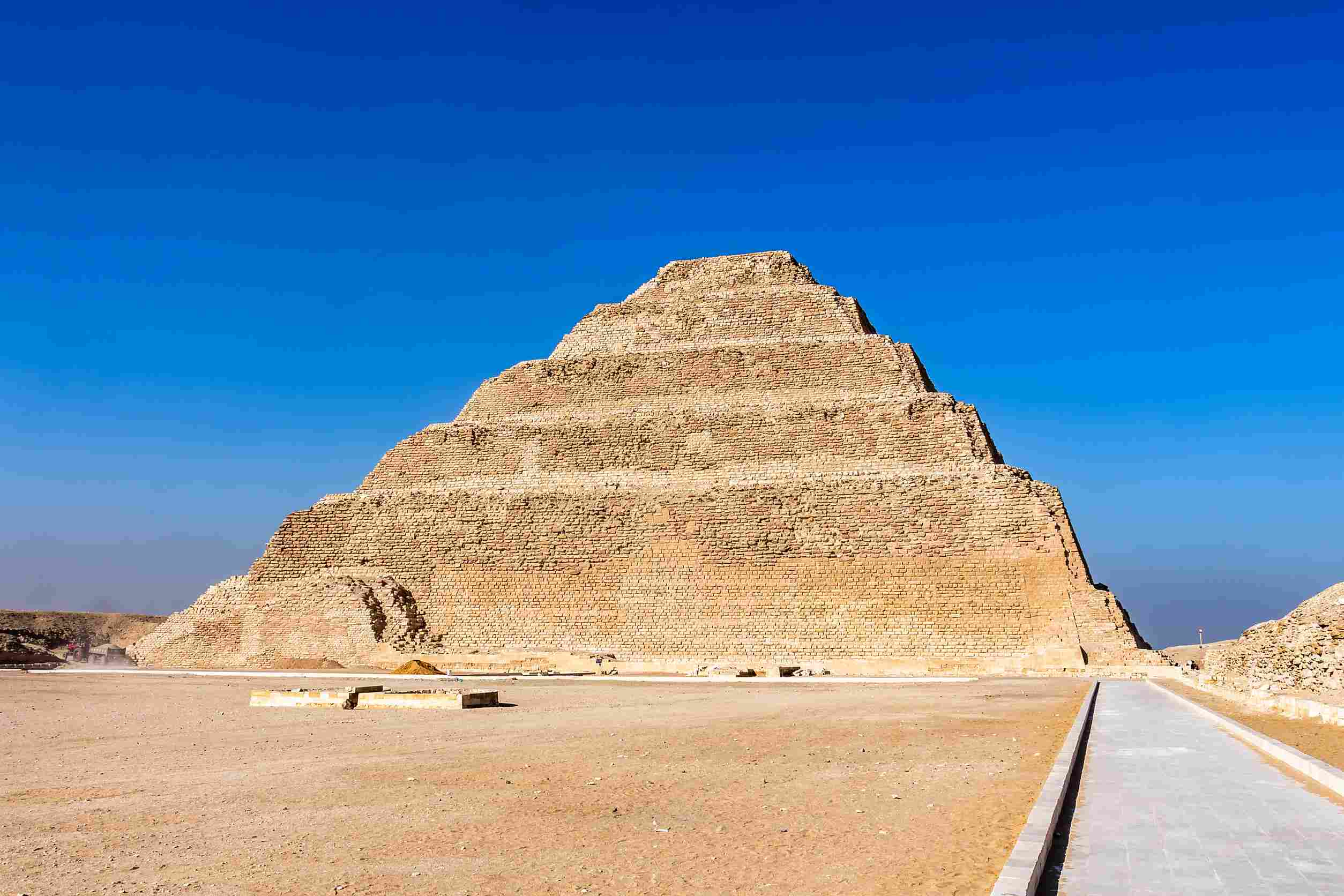 https egypt eta com images the step pyramid of djoser in the necropolis area within saqqara was built in the