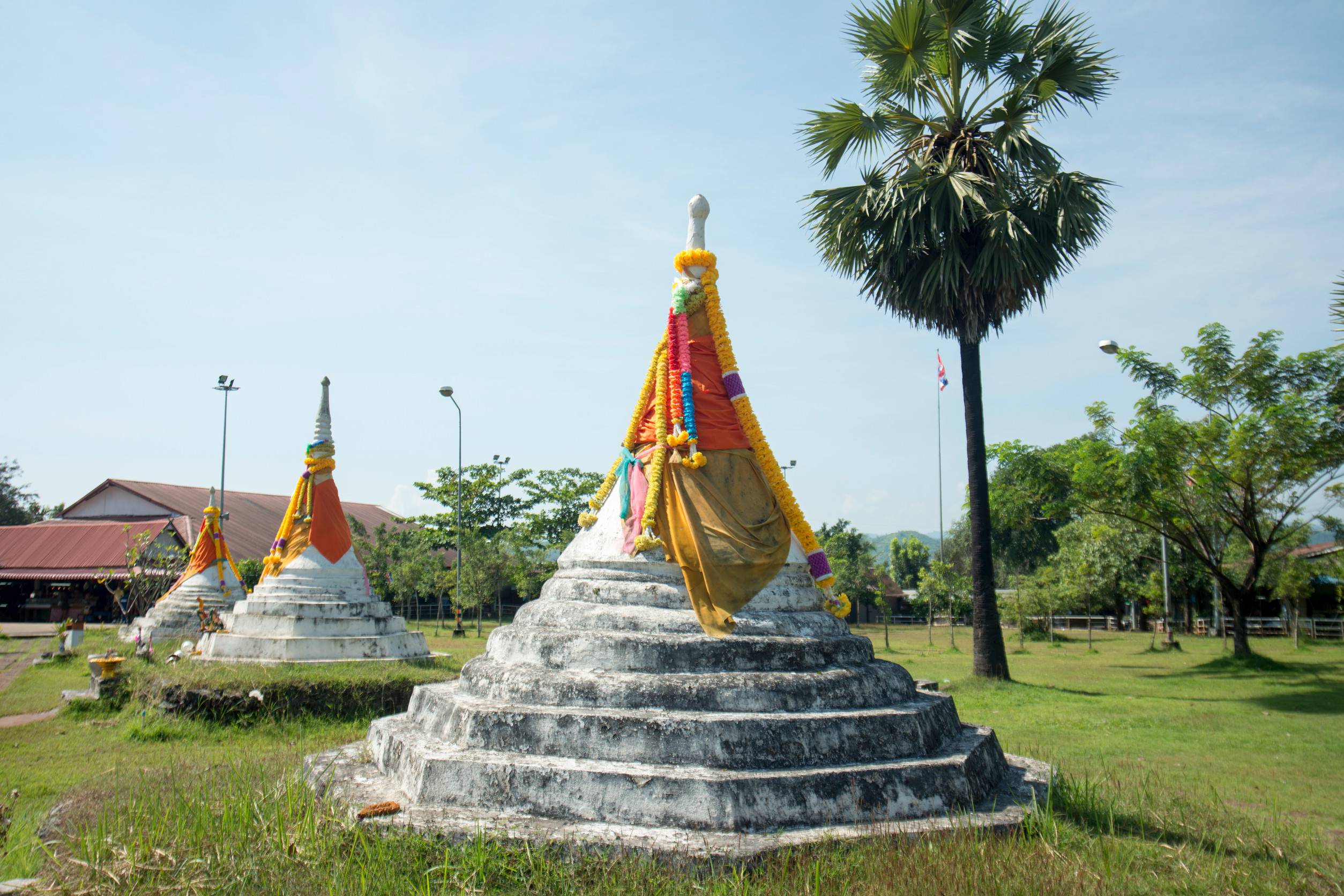 https egypt eta com images the three pagodas on the the three pagoda pass near the village of sangkhlaburi north of the city