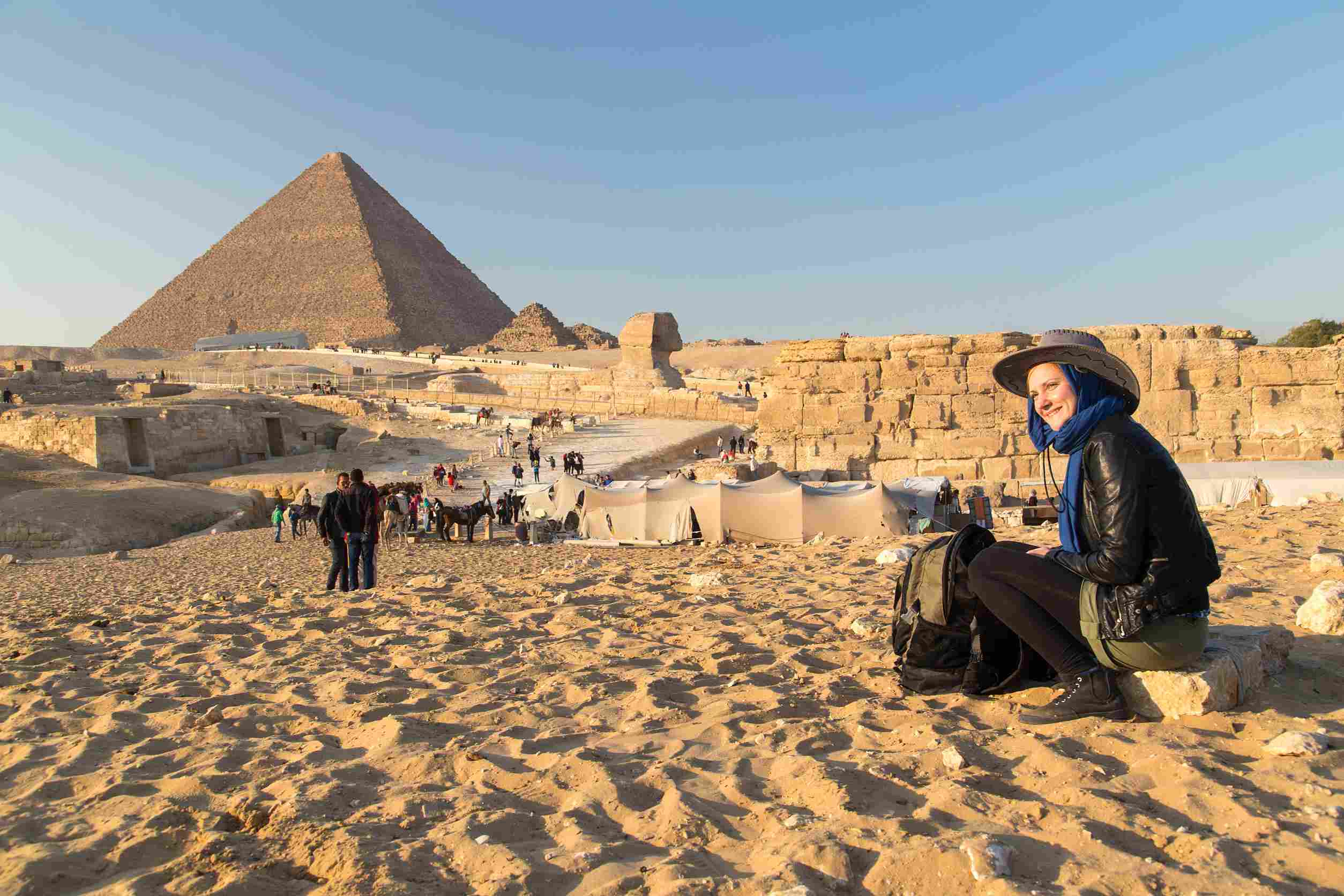 https egypt eta com images tourist sitting on the stone at the giza pyramid complex