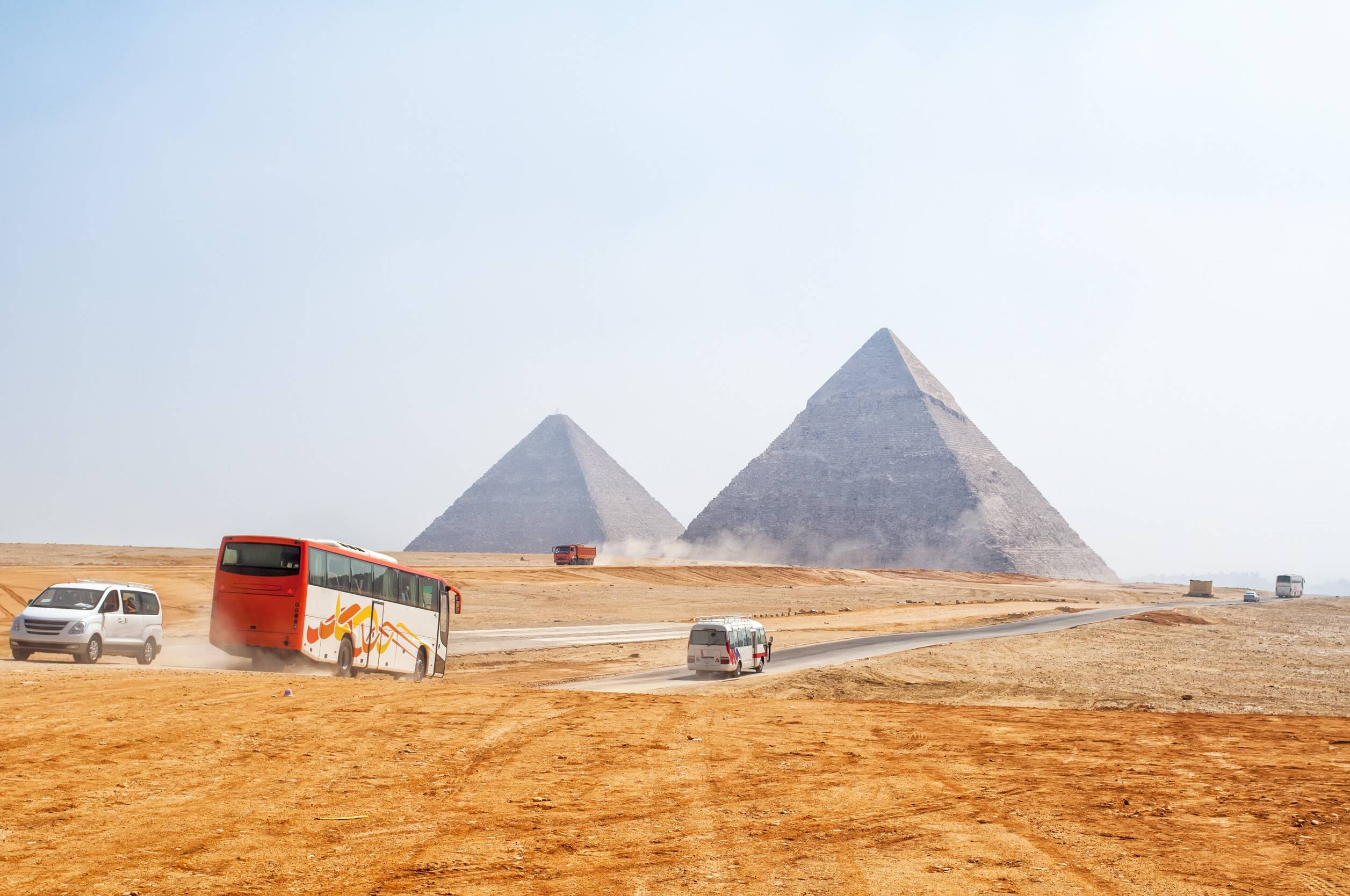 https egypt eta com images traffic on the roads in the pyramids of giza