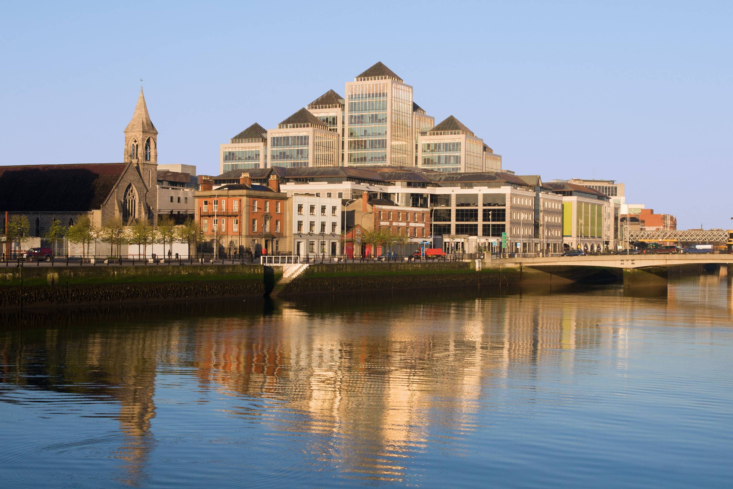 https egypt eta com images tranquil urban scenery by the river liffey in the city of dublin irelan