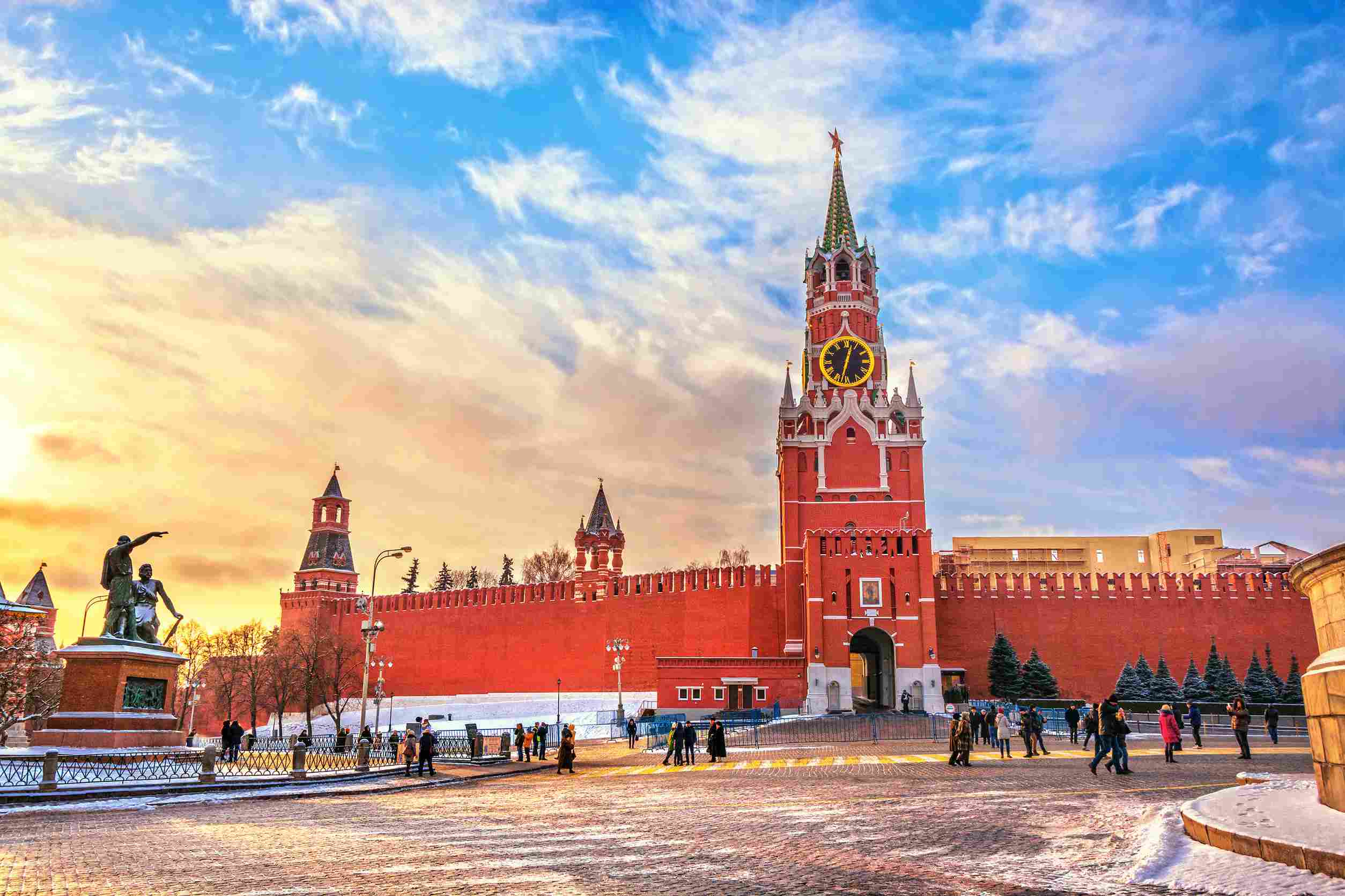 https egypt eta com images view of the moscow kremlin and spassky tower with chimes on red square at sunset winter