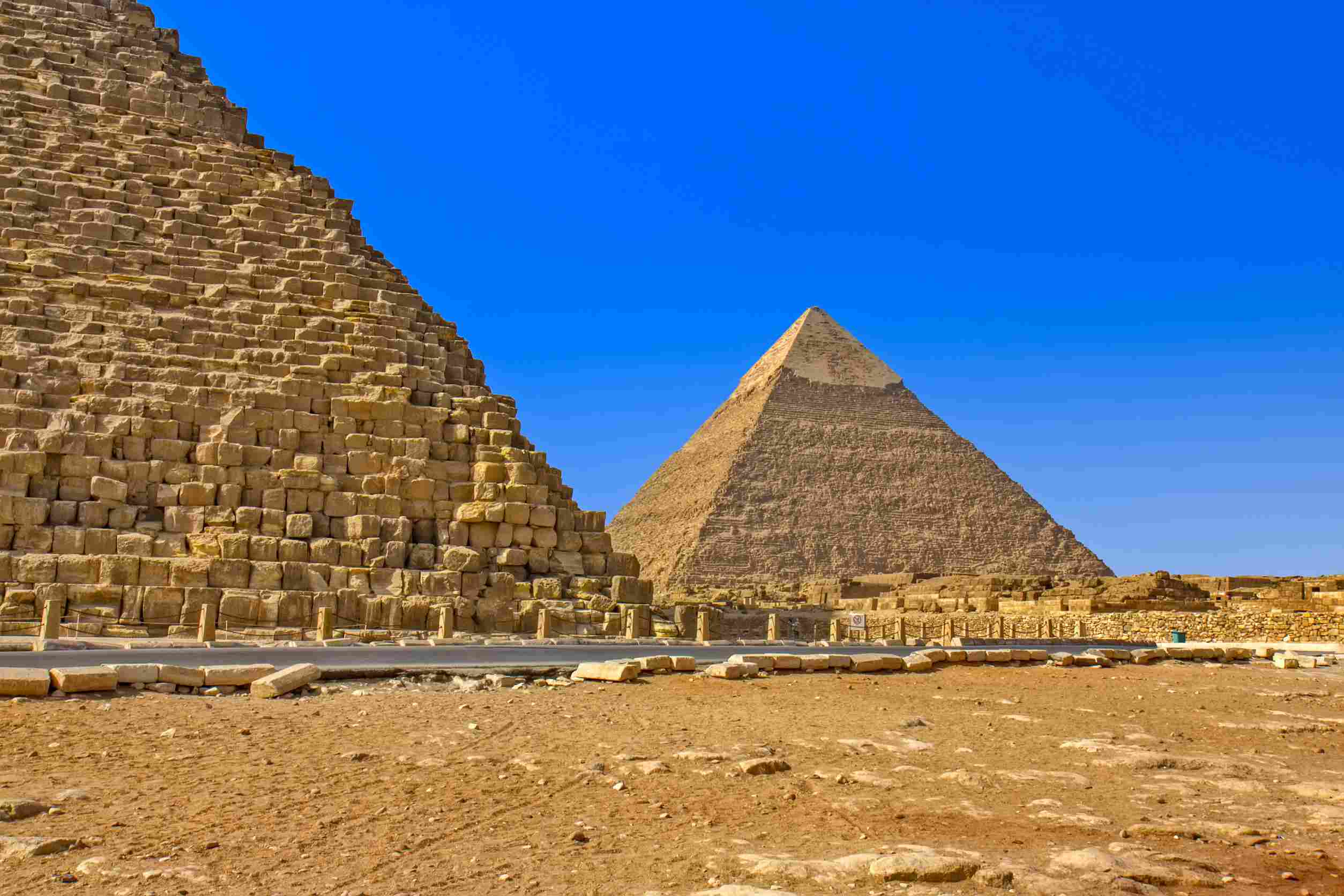 https egypt eta com images view of the pyramids in giza in kairo egyp